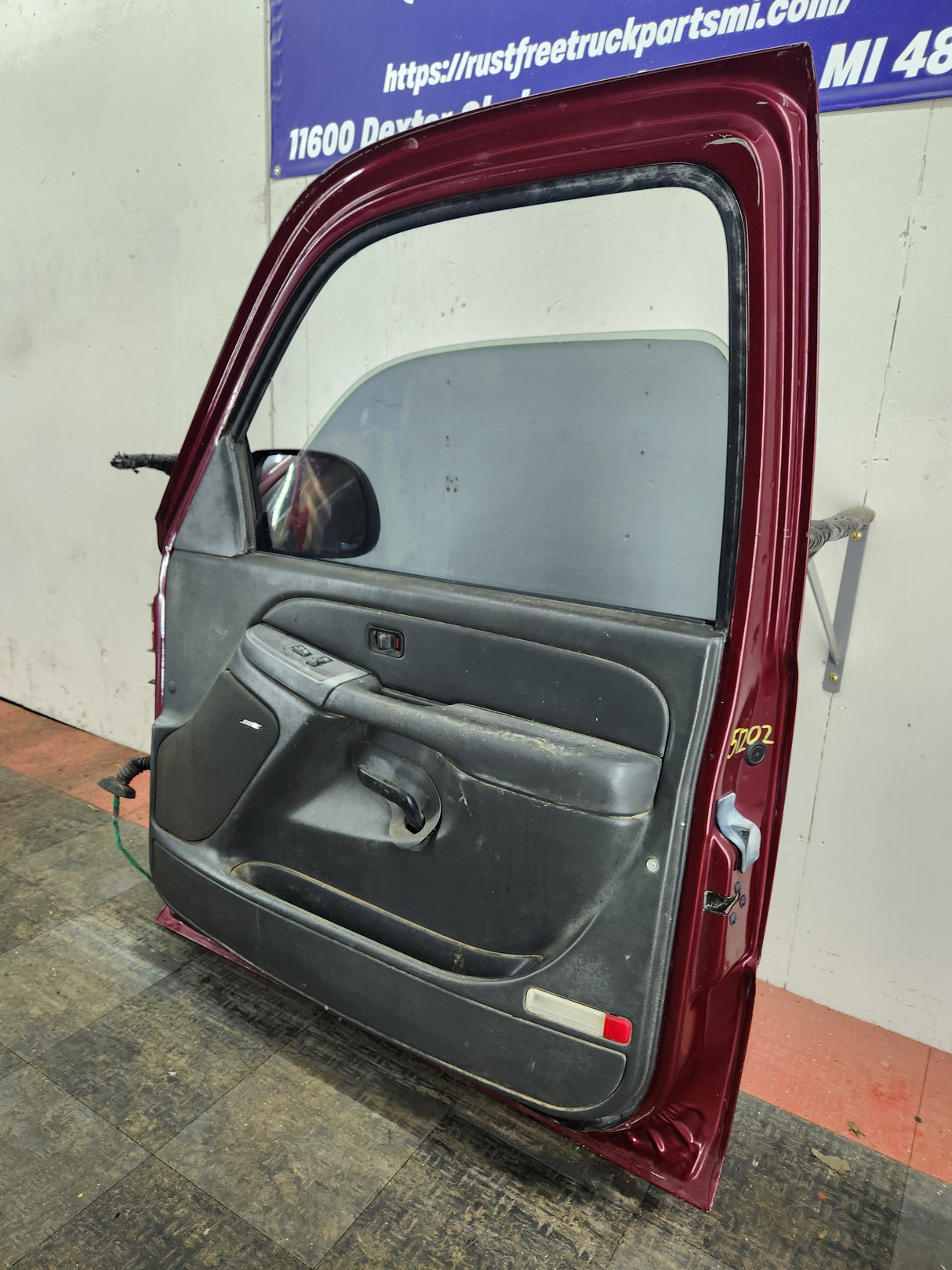 1999-2006 Chevrolet Silverado / GMC Sierra 1500 2500 3500 HD Front Passenger side Door RH