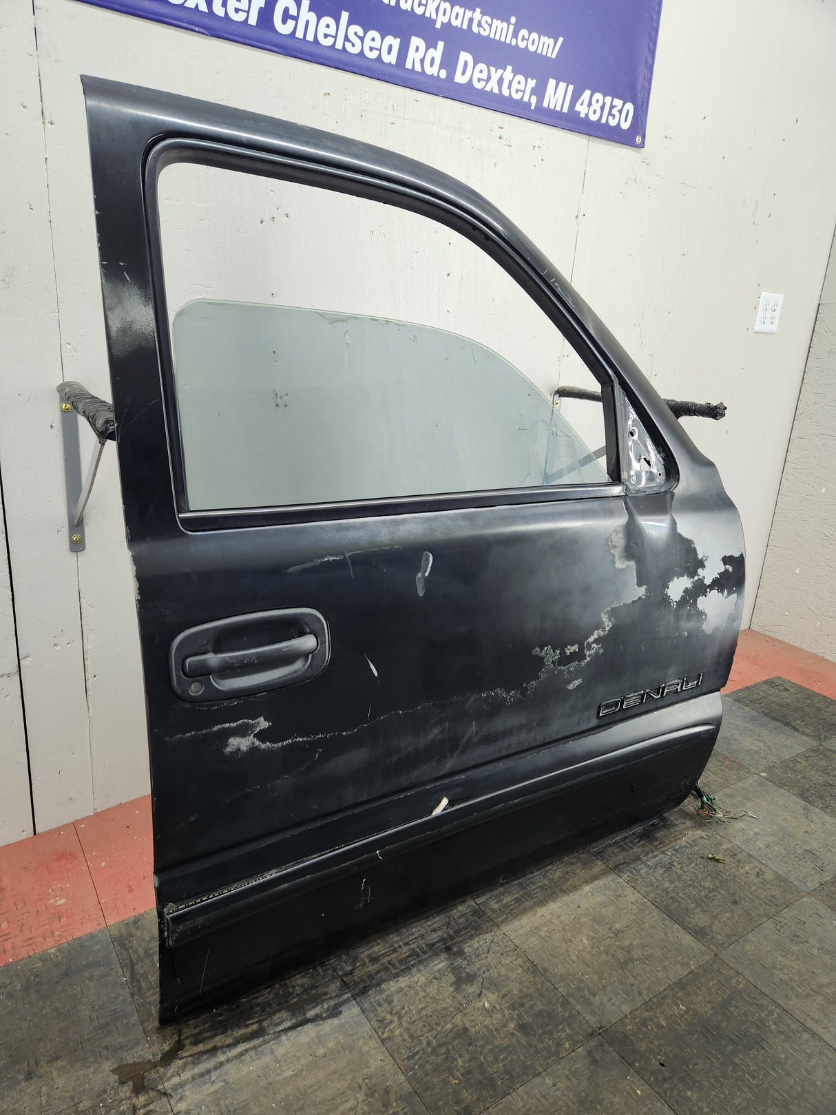 1999-2006 Chevrolet Silverado / GMC Sierra 1500 2500 3500 HD Front Passenger side Door RH