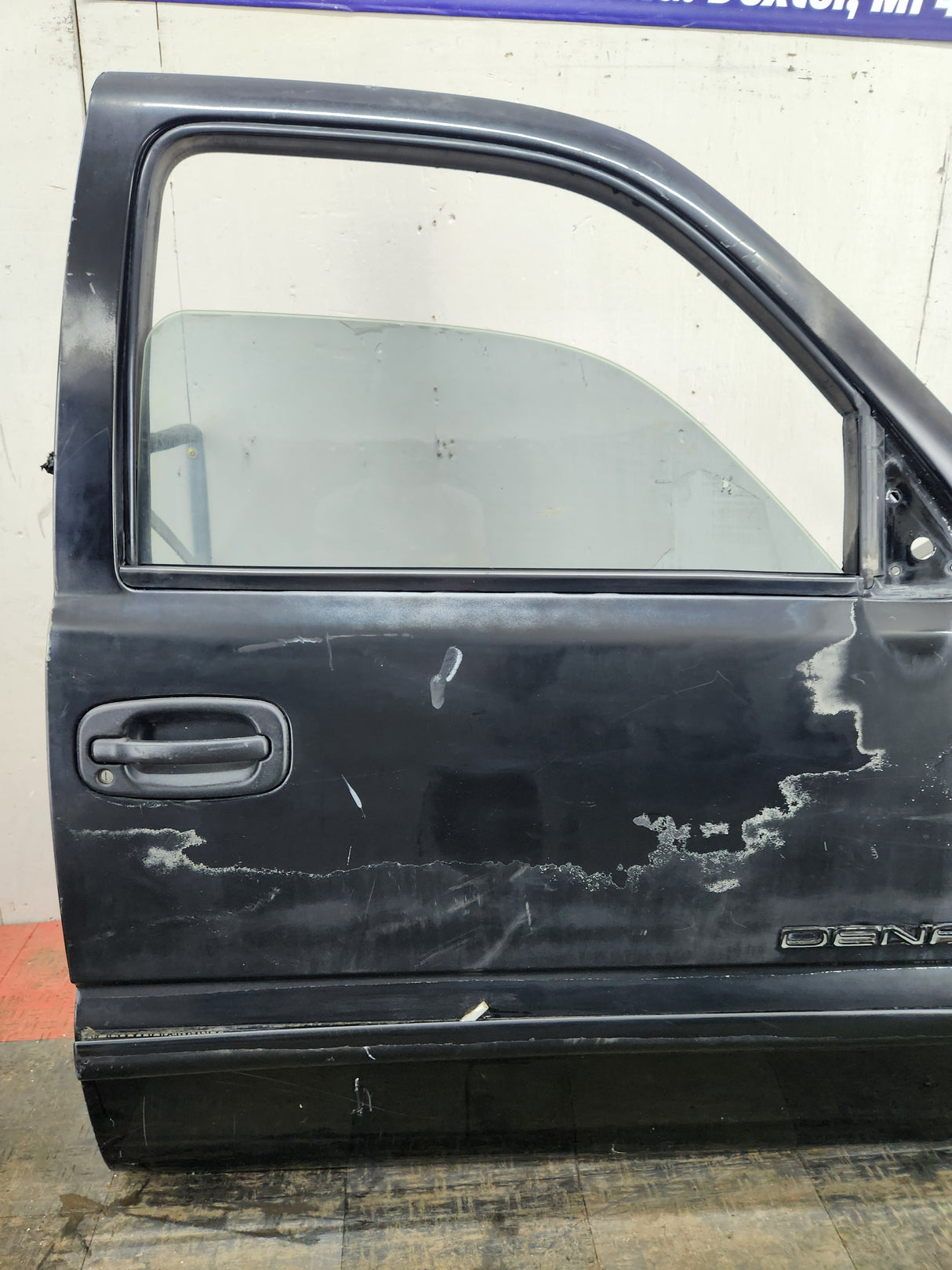 1999-2006 Chevrolet Silverado / GMC Sierra 1500 2500 3500 HD Front Passenger side Door RH