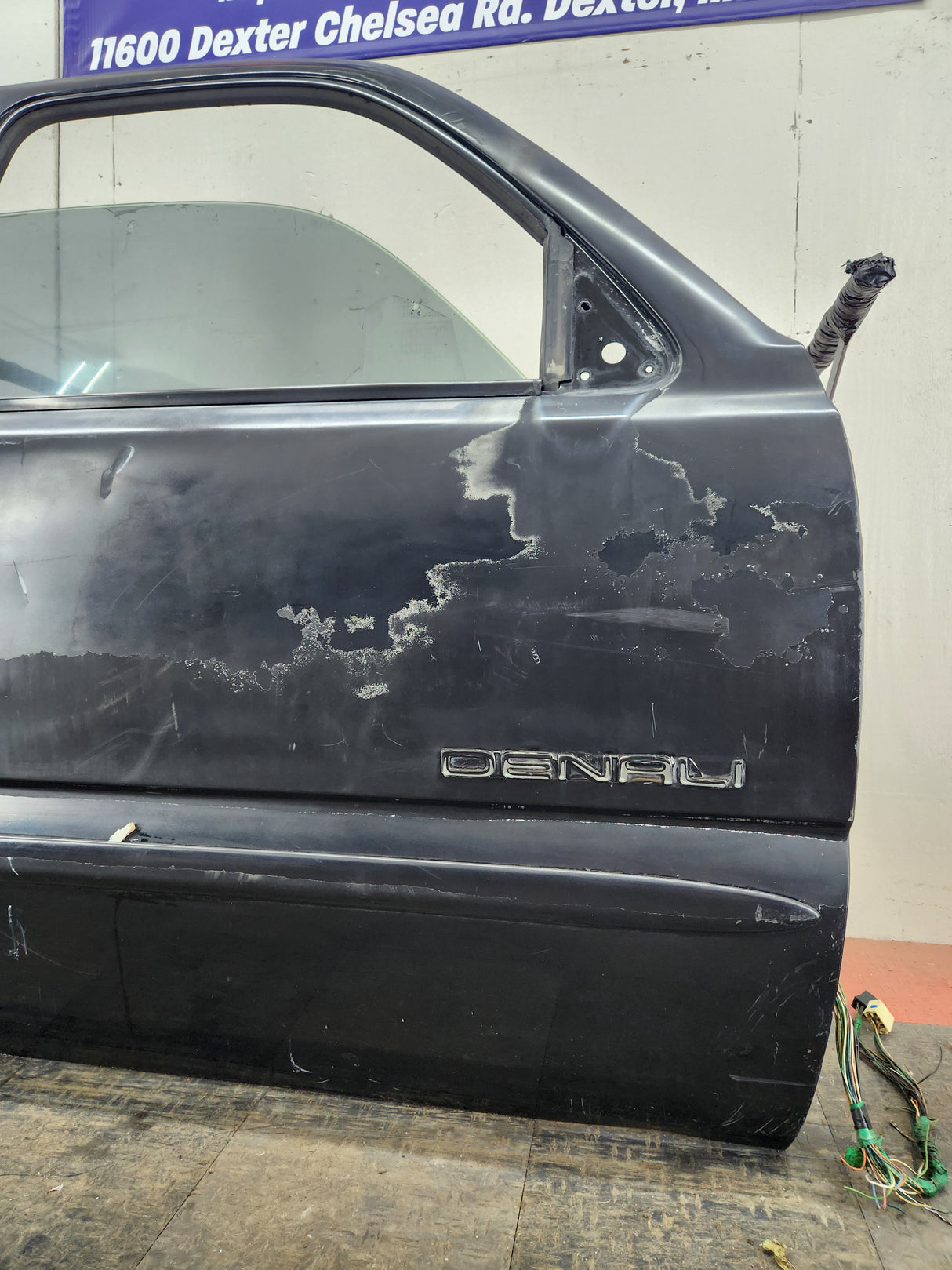 1999-2006 Chevrolet Silverado / GMC Sierra 1500 2500 3500 HD Front Passenger side Door RH