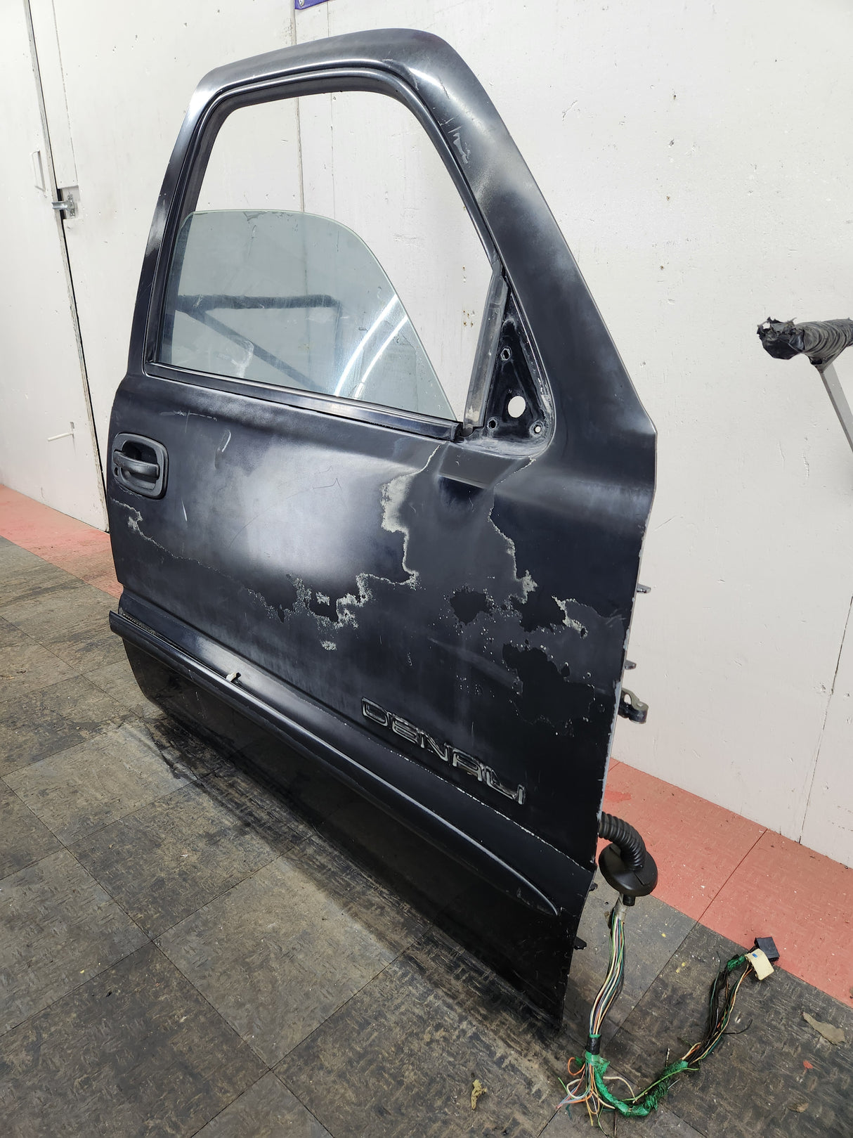 1999-2006 Chevrolet Silverado / GMC Sierra 1500 2500 3500 HD Front Passenger side Door RH
