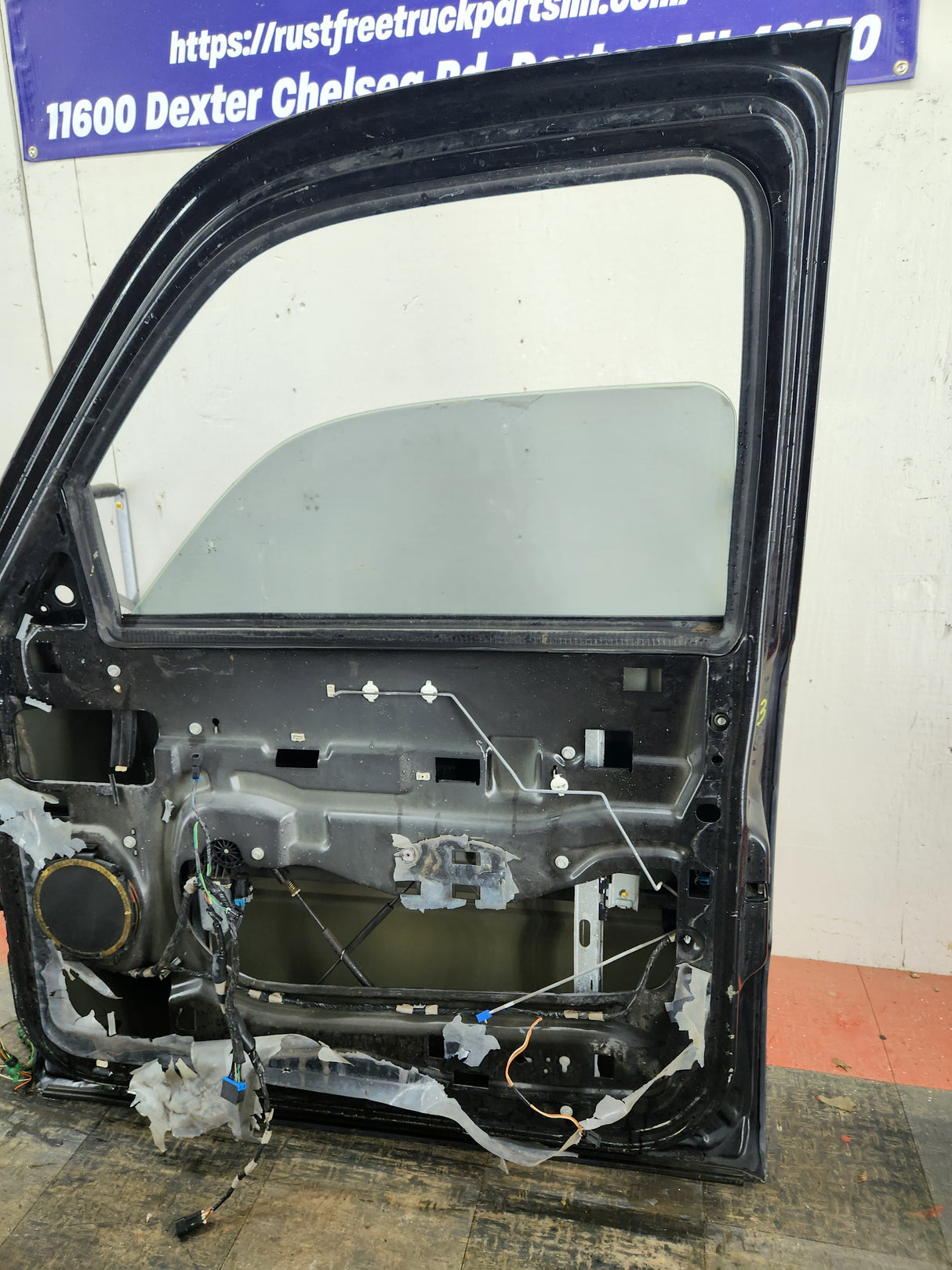 1999-2006 Chevrolet Silverado / GMC Sierra 1500 2500 3500 HD Front Passenger side Door RH