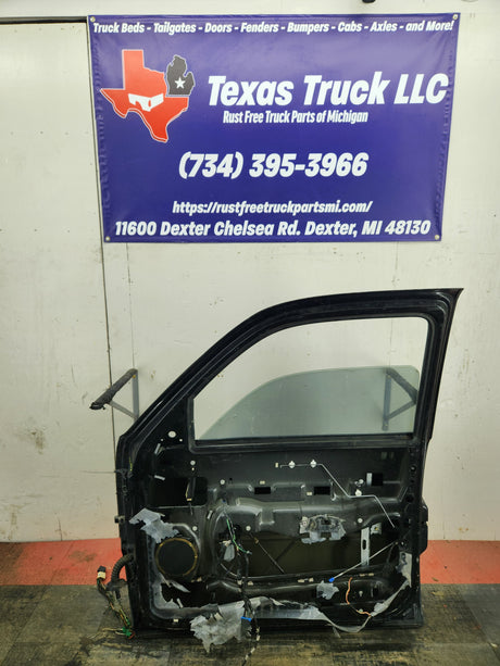 1999-2006 Chevrolet Silverado / GMC Sierra 1500 2500 3500 HD Front Passenger side Door RH