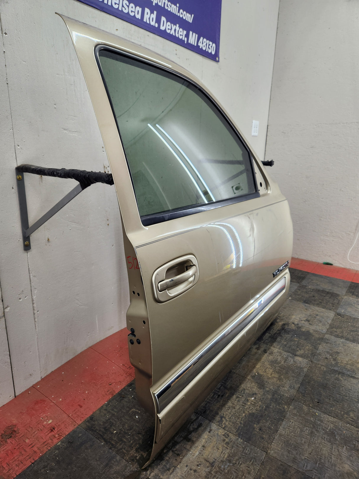 1999-2006 Chevrolet Silverado / GMC Sierra 1500 2500 3500 HD Front Passenger side Door RH