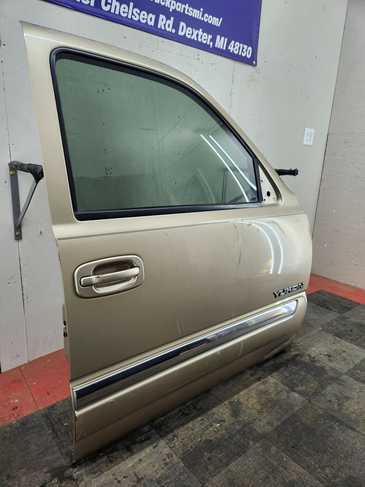 1999-2006 Chevrolet Silverado / GMC Sierra 1500 2500 3500 HD Front Passenger side Door RH