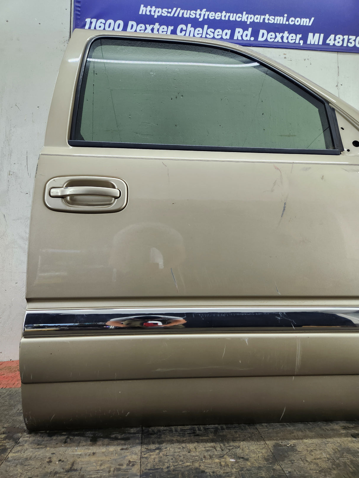 1999-2006 Chevrolet Silverado / GMC Sierra 1500 2500 3500 HD Front Passenger side Door RH