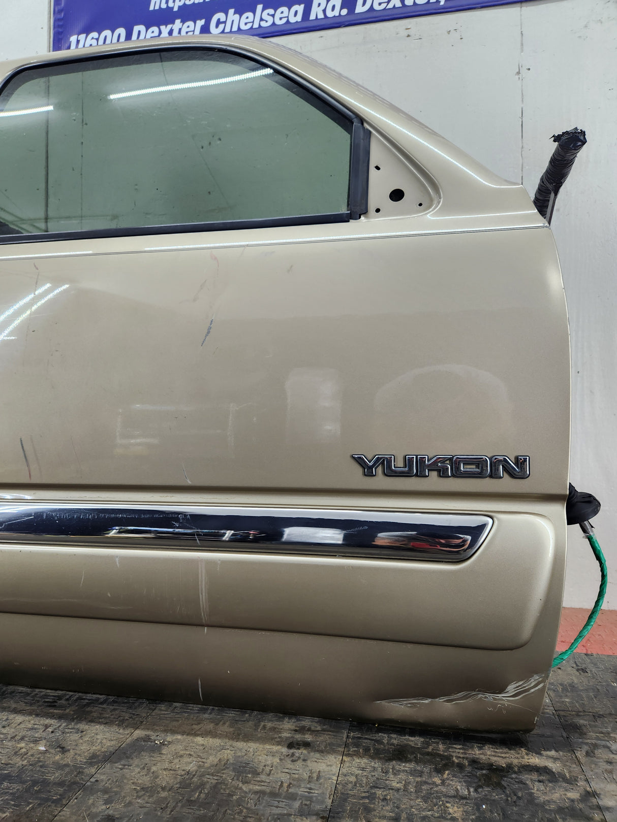 1999-2006 Chevrolet Silverado / GMC Sierra 1500 2500 3500 HD Front Passenger side Door RH