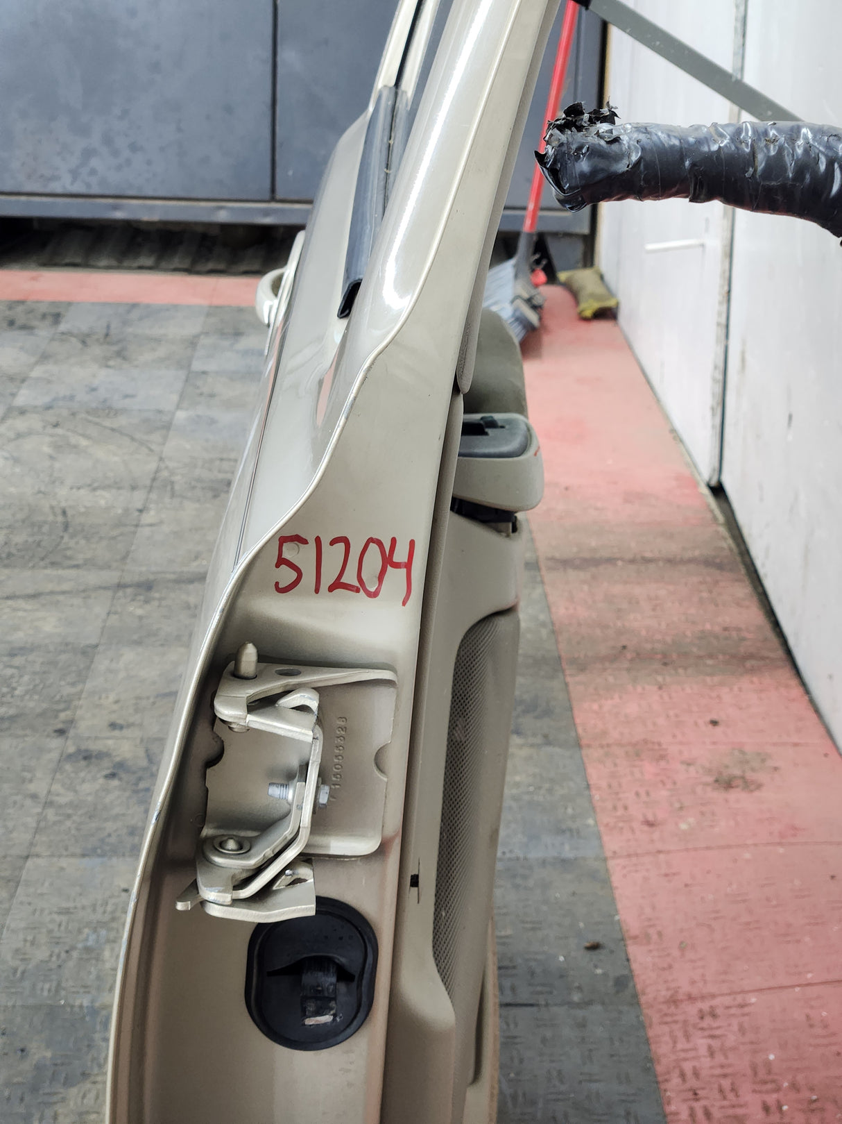 1999-2006 Chevrolet Silverado / GMC Sierra 1500 2500 3500 HD Front Passenger side Door RH