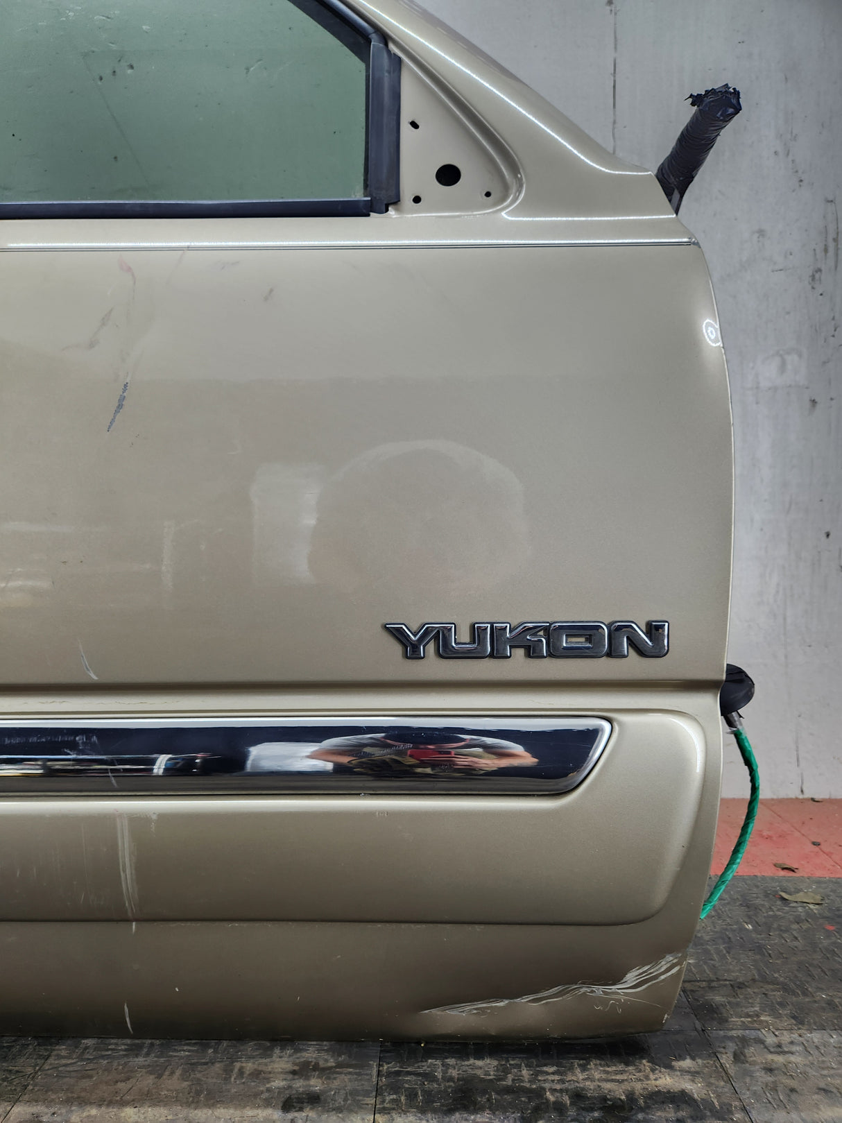 1999-2006 Chevrolet Silverado / GMC Sierra 1500 2500 3500 HD Front Passenger side Door RH