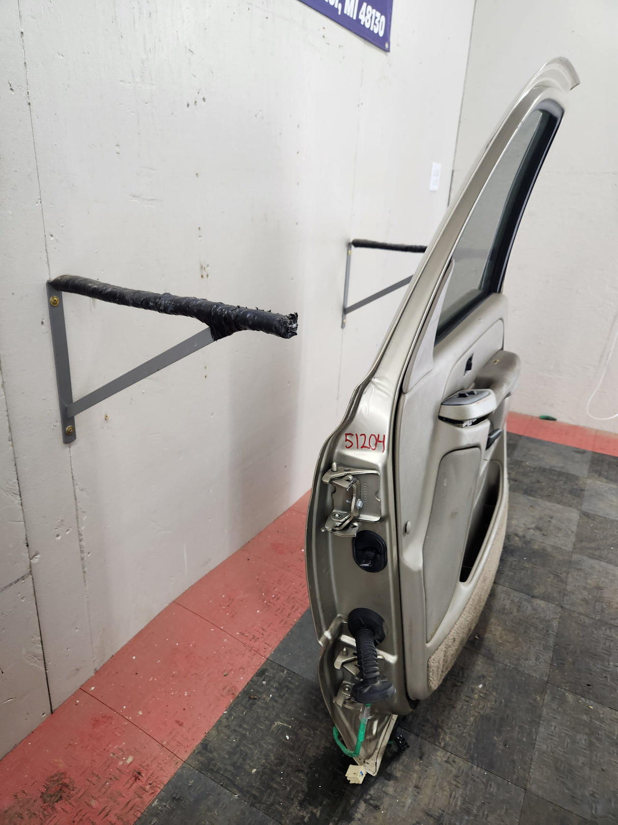 1999-2006 Chevrolet Silverado / GMC Sierra 1500 2500 3500 HD Front Passenger side Door RH