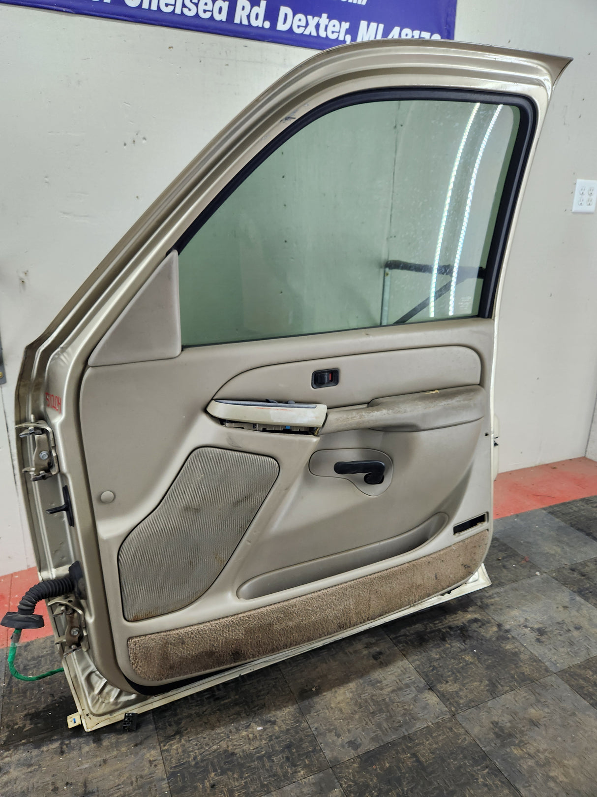 1999-2006 Chevrolet Silverado / GMC Sierra 1500 2500 3500 HD Front Passenger side Door RH