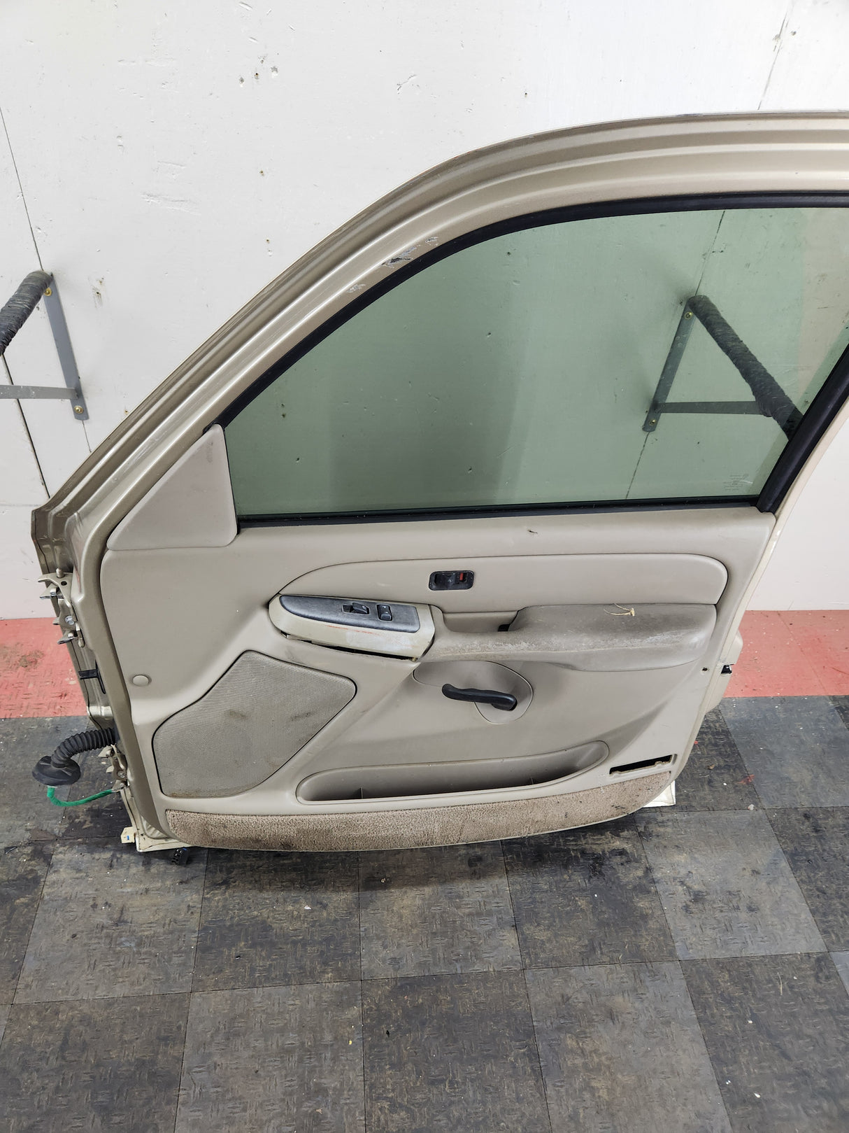 1999-2006 Chevrolet Silverado / GMC Sierra 1500 2500 3500 HD Front Passenger side Door RH