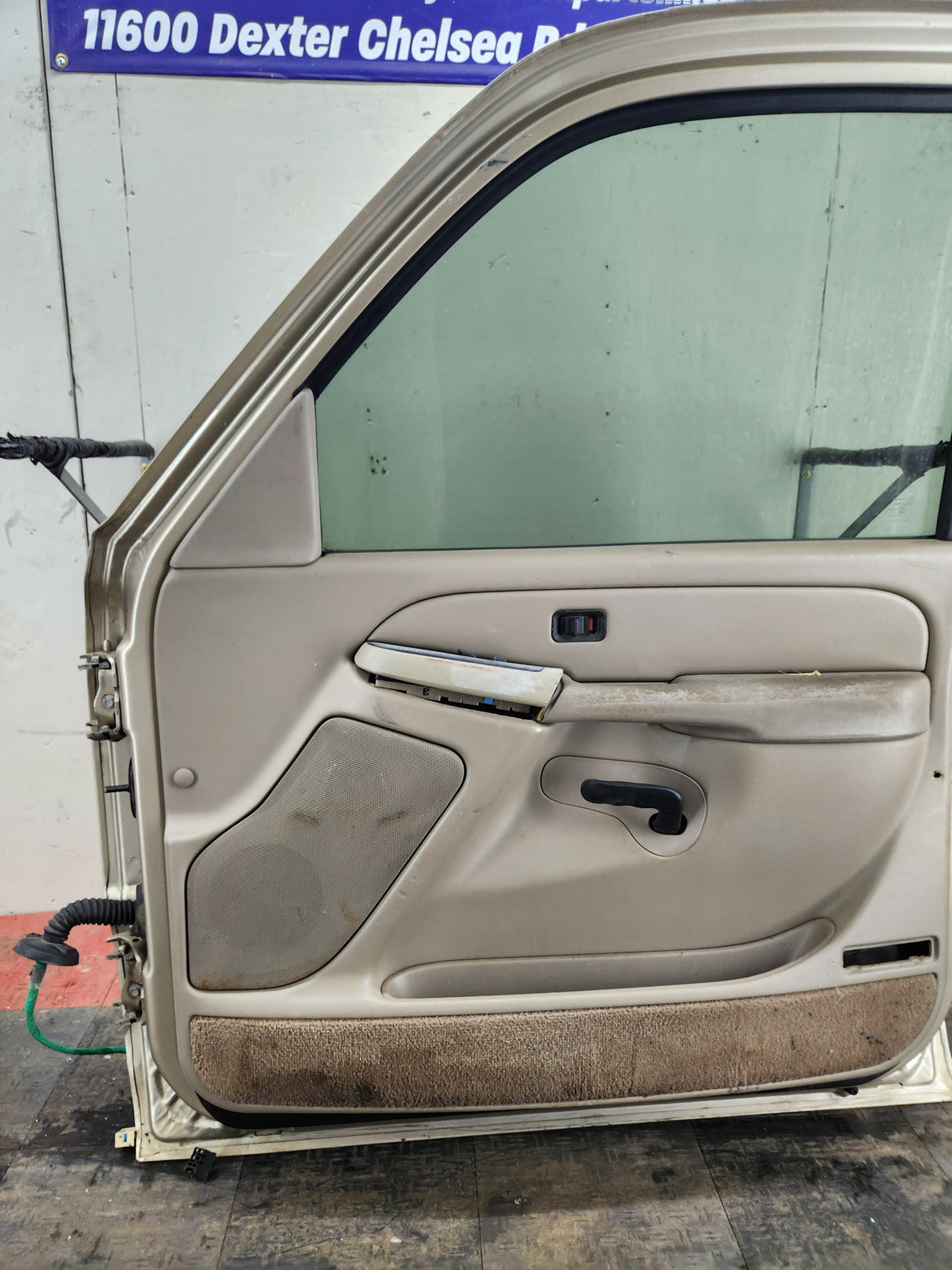1999-2006 Chevrolet Silverado / GMC Sierra 1500 2500 3500 HD Front Passenger side Door RH