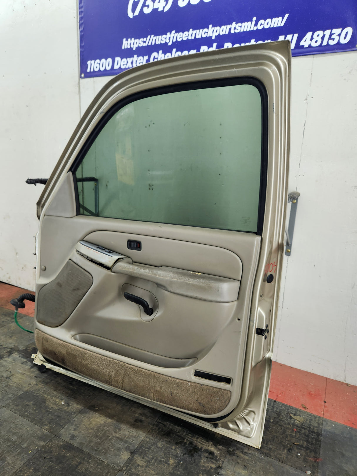 1999-2006 Chevrolet Silverado / GMC Sierra 1500 2500 3500 HD Front Passenger side Door RH