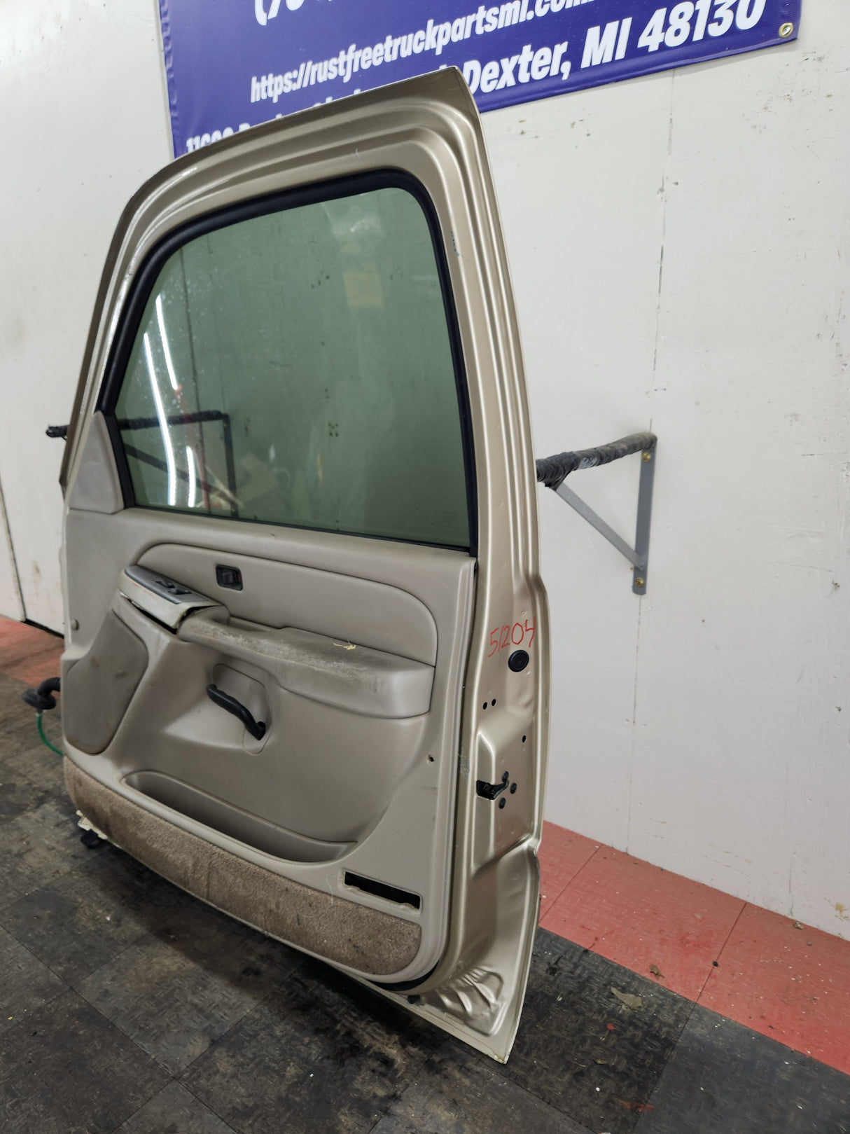 1999-2006 Chevrolet Silverado / GMC Sierra 1500 2500 3500 HD Front Passenger side Door RH