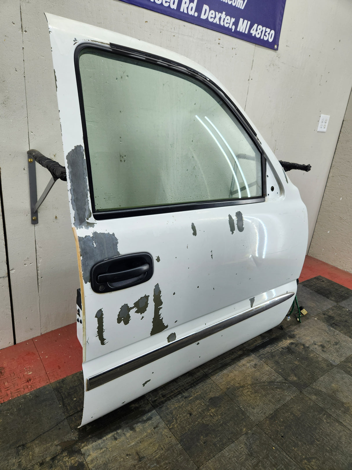 1999-2006 Chevrolet Silverado / GMC Sierra 1500 2500 3500 HD Front Passenger side Door RH