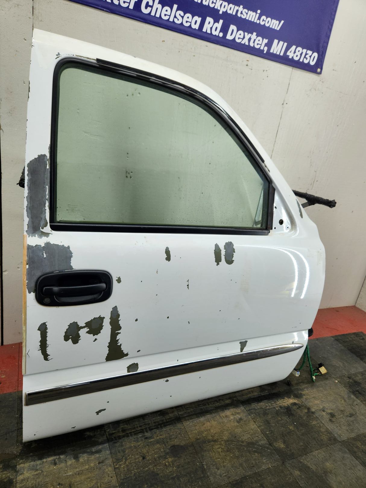 1999-2006 Chevrolet Silverado / GMC Sierra 1500 2500 3500 HD Front Passenger side Door RH