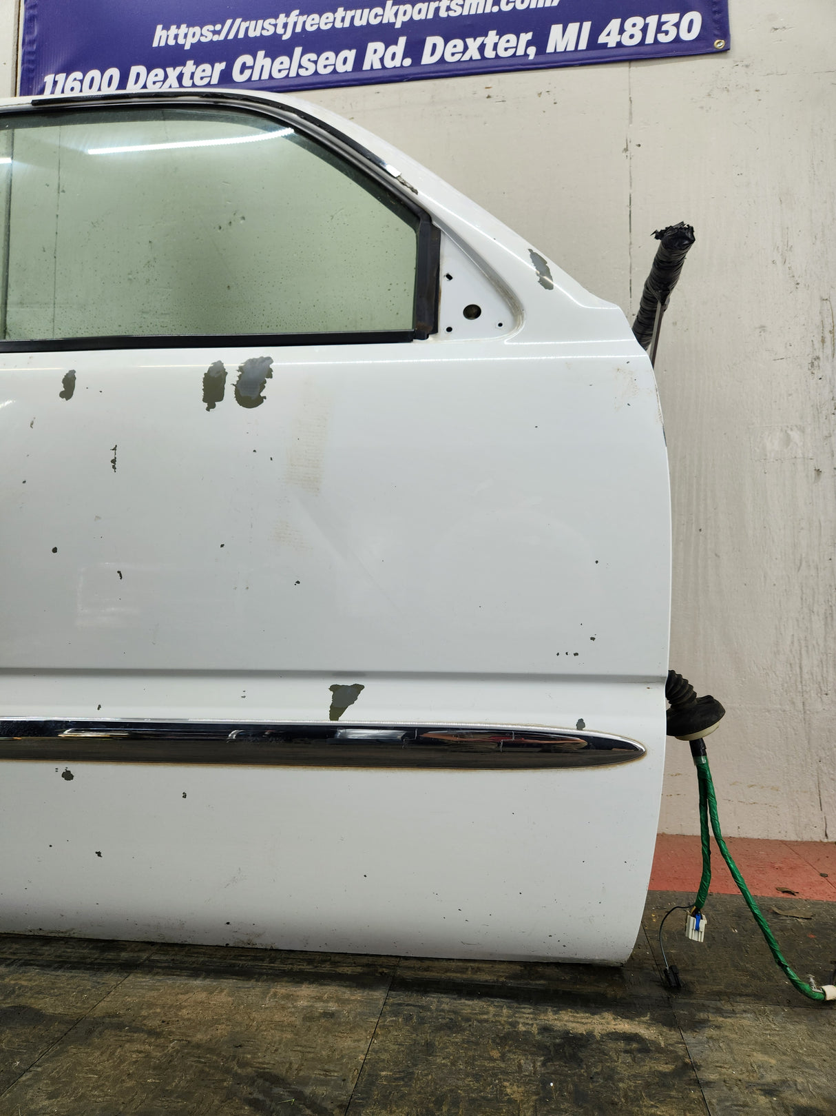 1999-2006 Chevrolet Silverado / GMC Sierra 1500 2500 3500 HD Front Passenger side Door RH