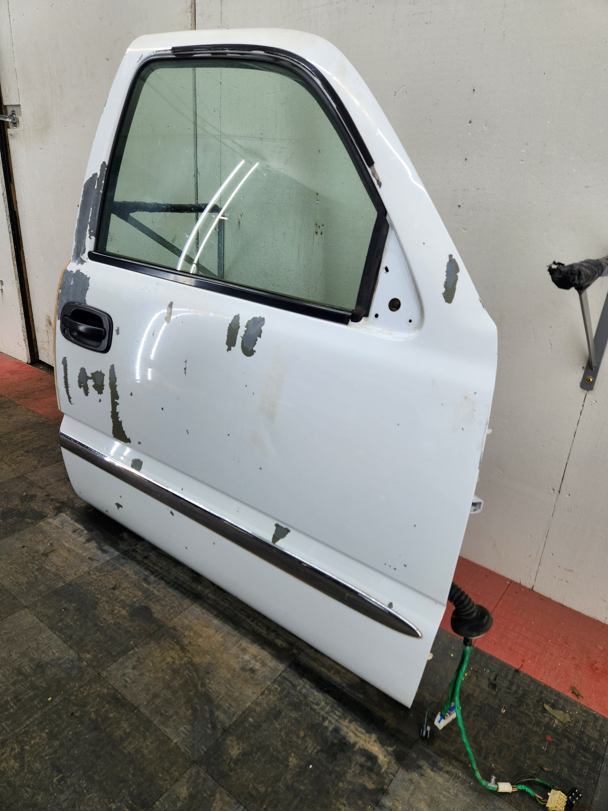 1999-2006 Chevrolet Silverado / GMC Sierra 1500 2500 3500 HD Front Passenger side Door RH