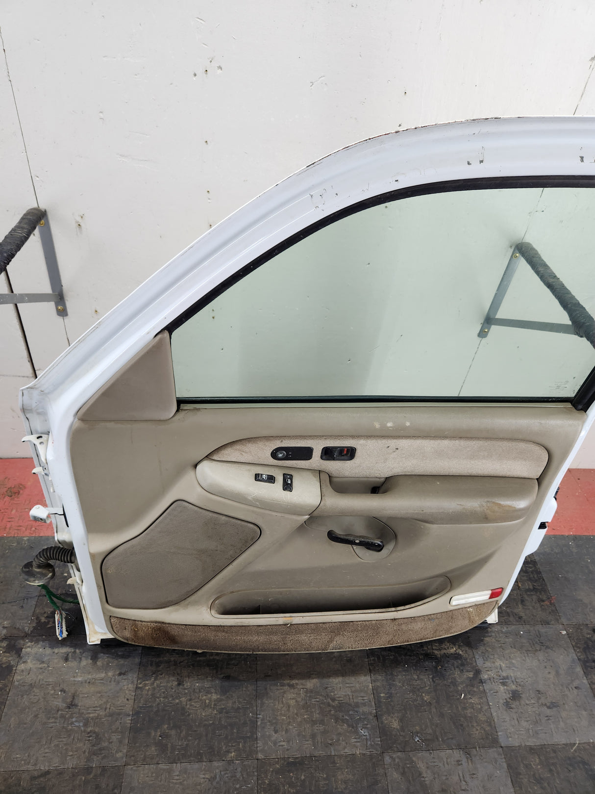 1999-2006 Chevrolet Silverado / GMC Sierra 1500 2500 3500 HD Front Passenger side Door RH