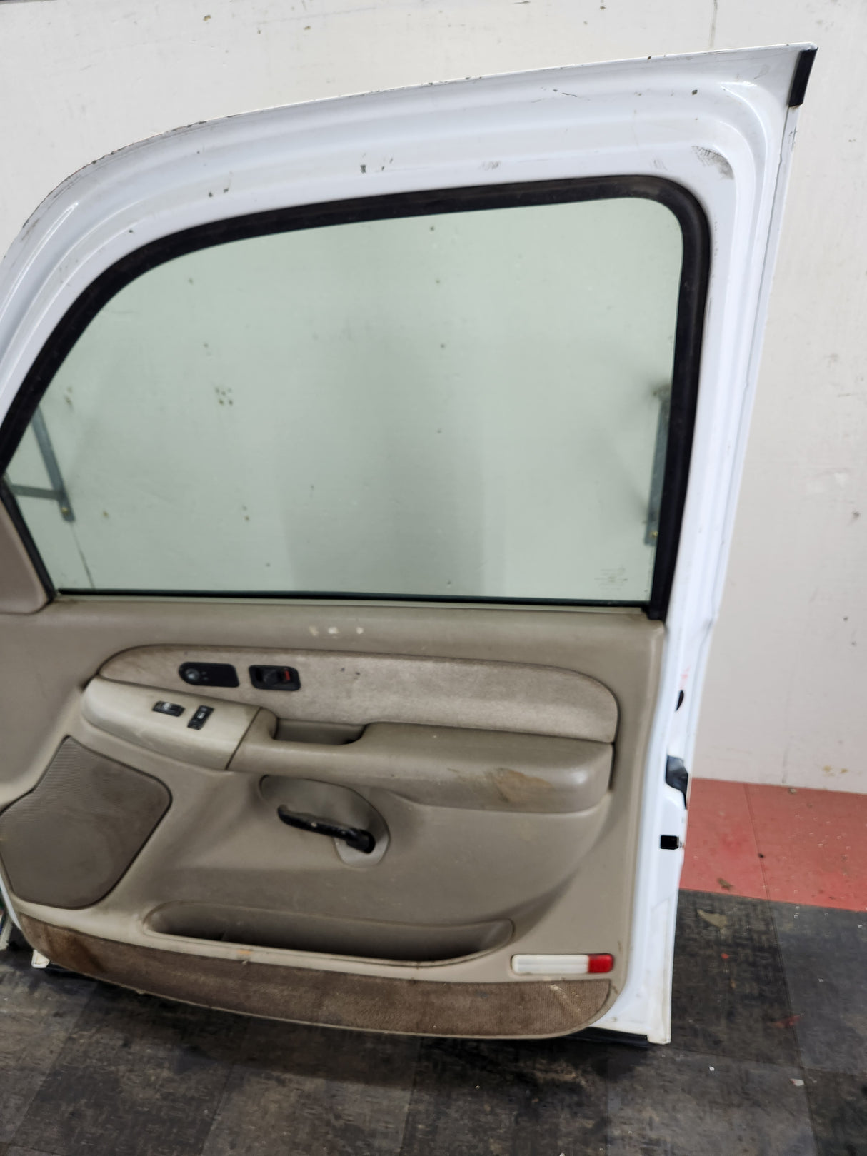 1999-2006 Chevrolet Silverado / GMC Sierra 1500 2500 3500 HD Front Passenger side Door RH