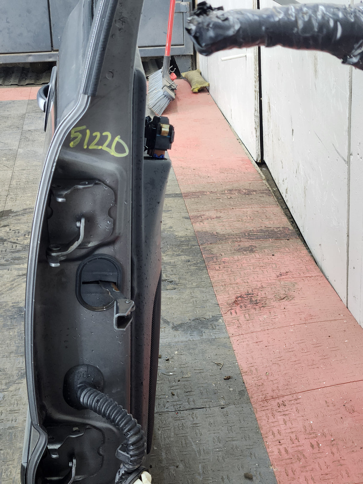 1999-2006 Chevrolet Silverado / GMC Sierra 1500 2500 3500 HD Rear Passenger side Crew Cab rear door RH