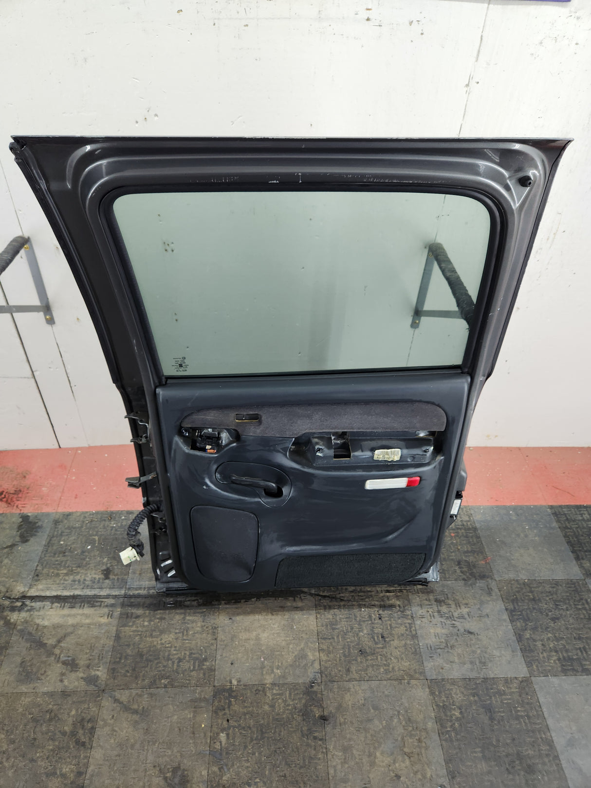 1999-2006 Chevrolet Silverado / GMC Sierra 1500 2500 3500 HD Rear Passenger side Crew Cab rear door RH