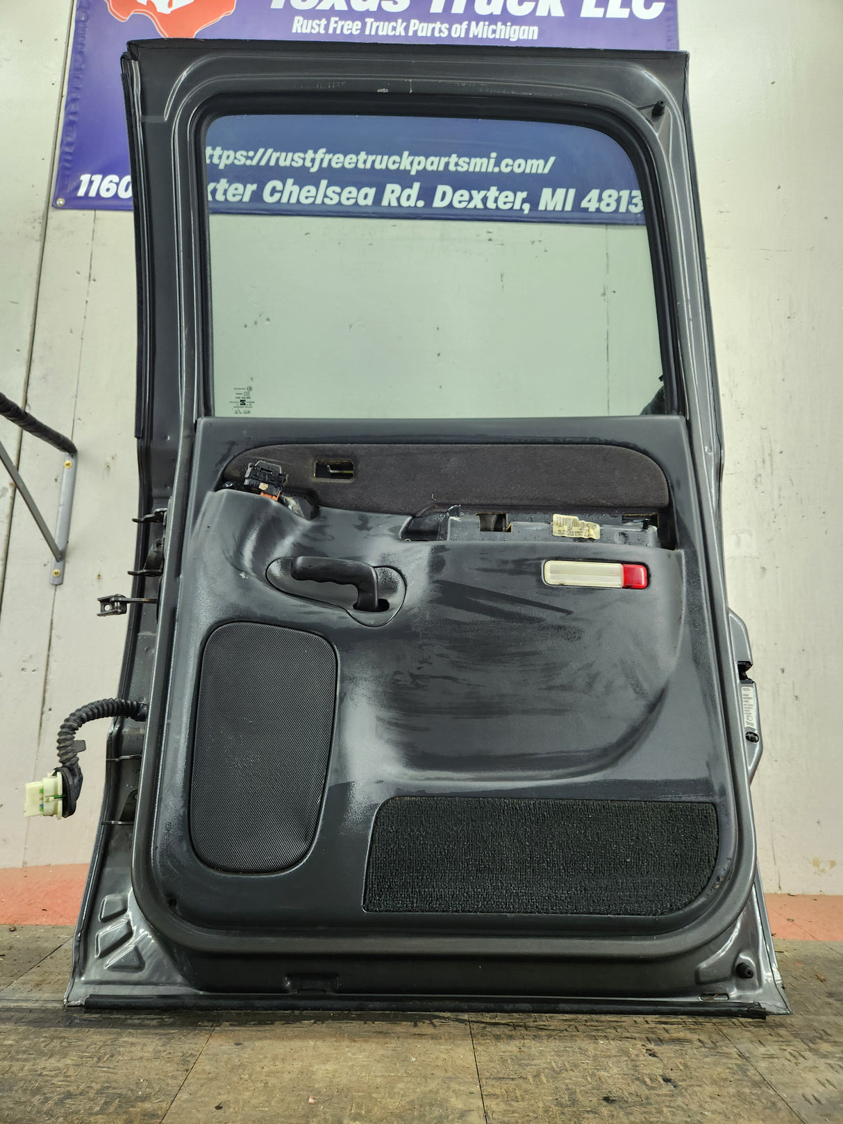 1999-2006 Chevrolet Silverado / GMC Sierra 1500 2500 3500 HD Rear Passenger side Crew Cab rear door RH