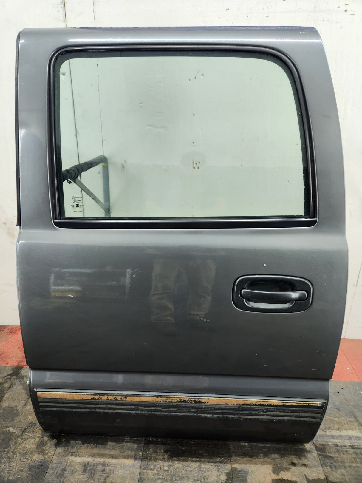 1999-2007 Chevrolet Silverado / GMC Sierra 1500 2500 3500 HD Rear Driver side LH Crew Cab rear door