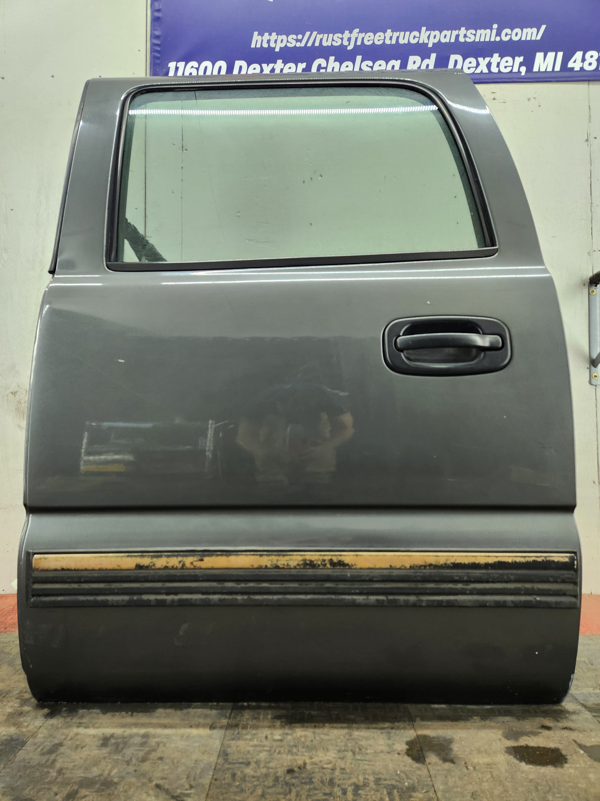 1999-2007 Chevrolet Silverado / GMC Sierra 1500 2500 3500 HD Rear Driver side LH Crew Cab rear door