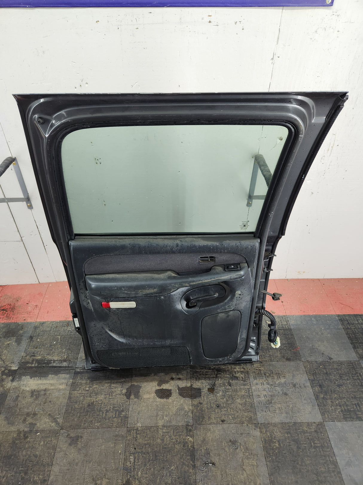 1999-2007 Chevrolet Silverado / GMC Sierra 1500 2500 3500 HD Rear Driver side LH Crew Cab rear door