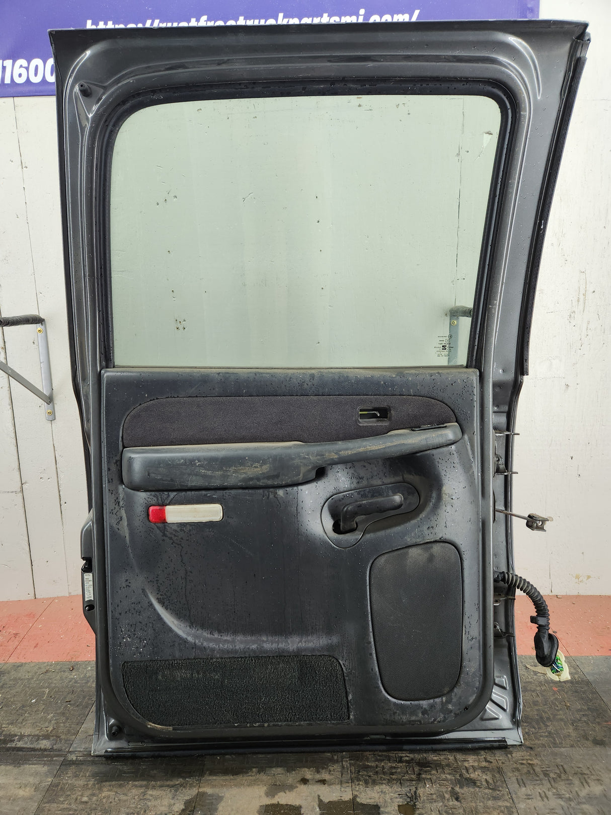 1999-2007 Chevrolet Silverado / GMC Sierra 1500 2500 3500 HD Rear Driver side LH Crew Cab rear door
