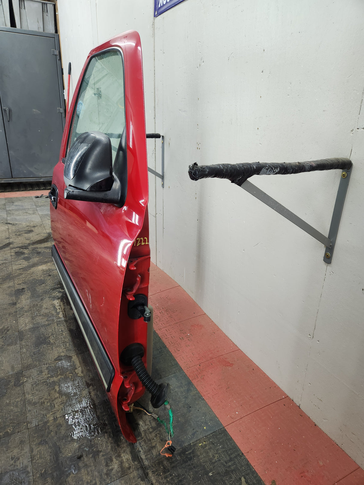 1999-2006 Chevrolet Silverado / GMC Sierra 1500 2500 3500 HD Front Passenger side Door RH