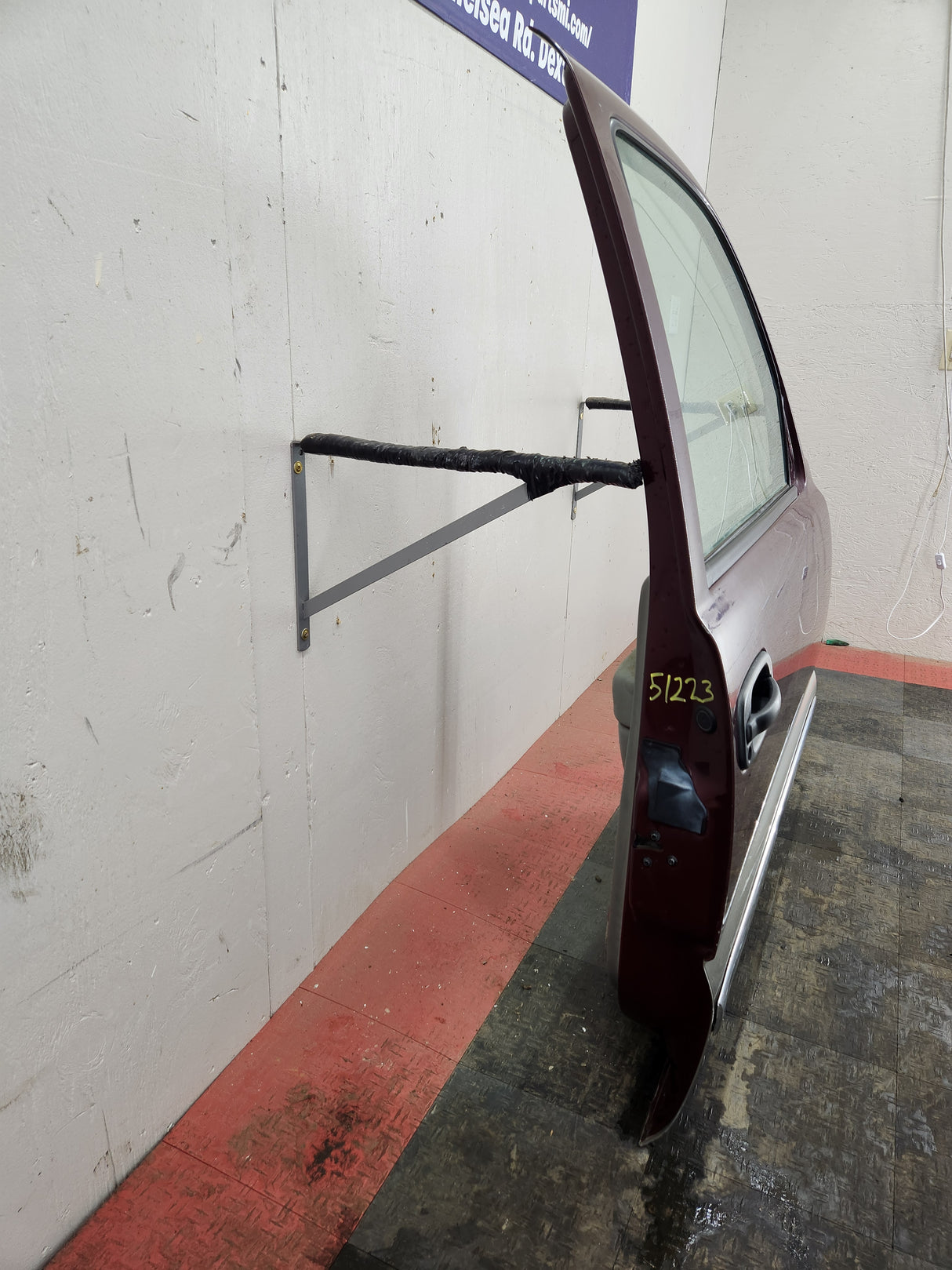 1999-2006 Chevrolet Silverado / GMC Sierra 1500 2500 3500 HD Front Passenger side Door RH