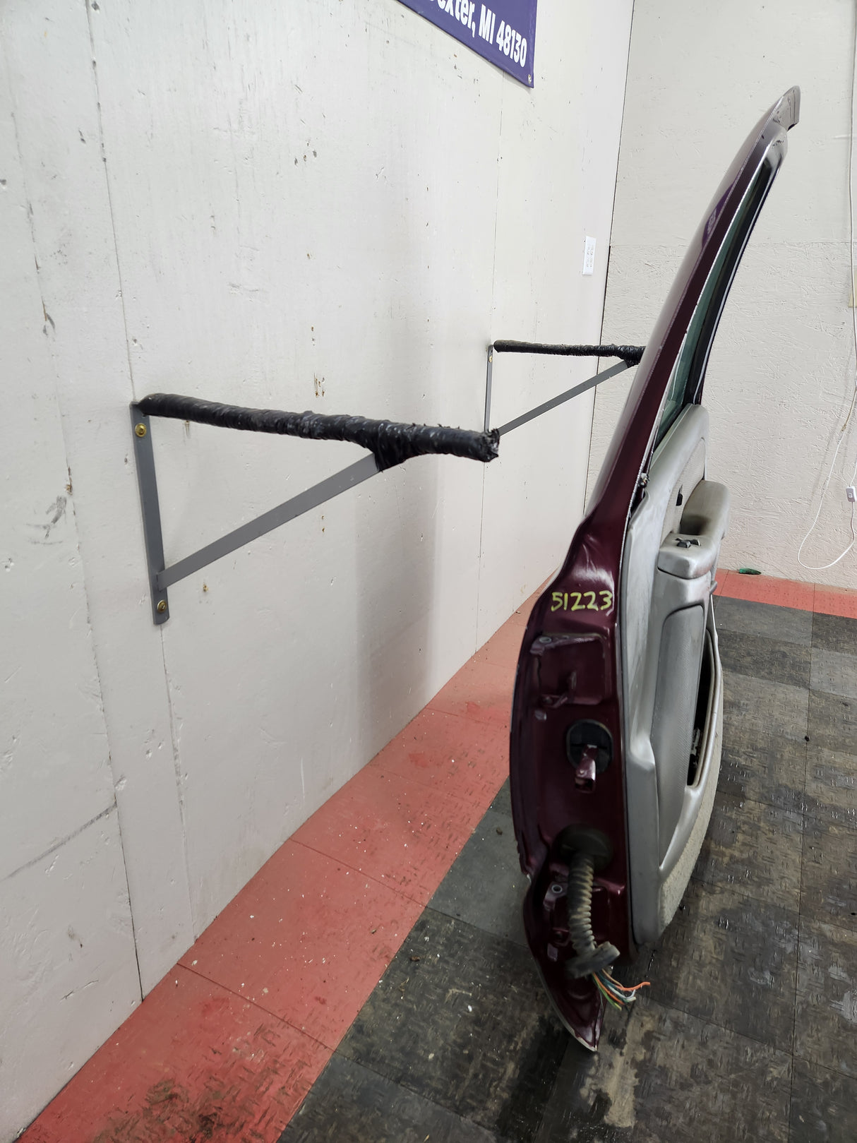 1999-2006 Chevrolet Silverado / GMC Sierra 1500 2500 3500 HD Front Passenger side Door RH