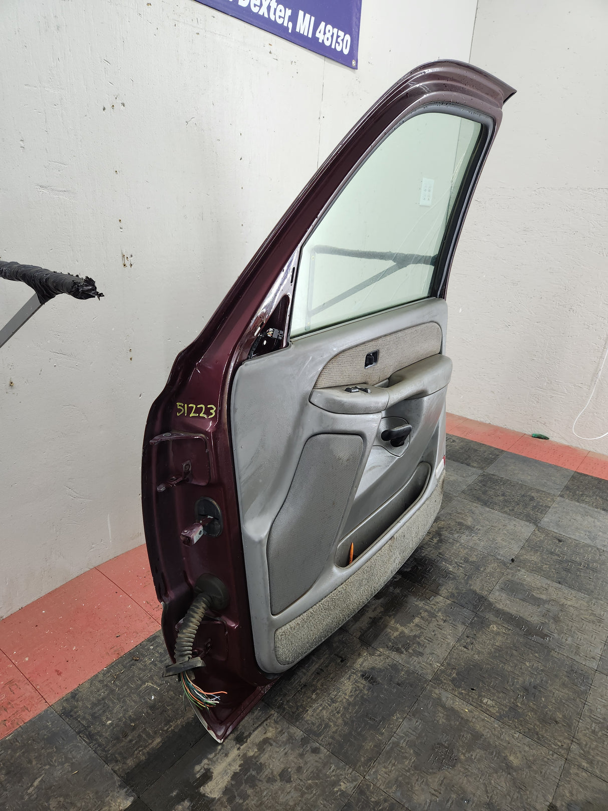 1999-2006 Chevrolet Silverado / GMC Sierra 1500 2500 3500 HD Front Passenger side Door RH