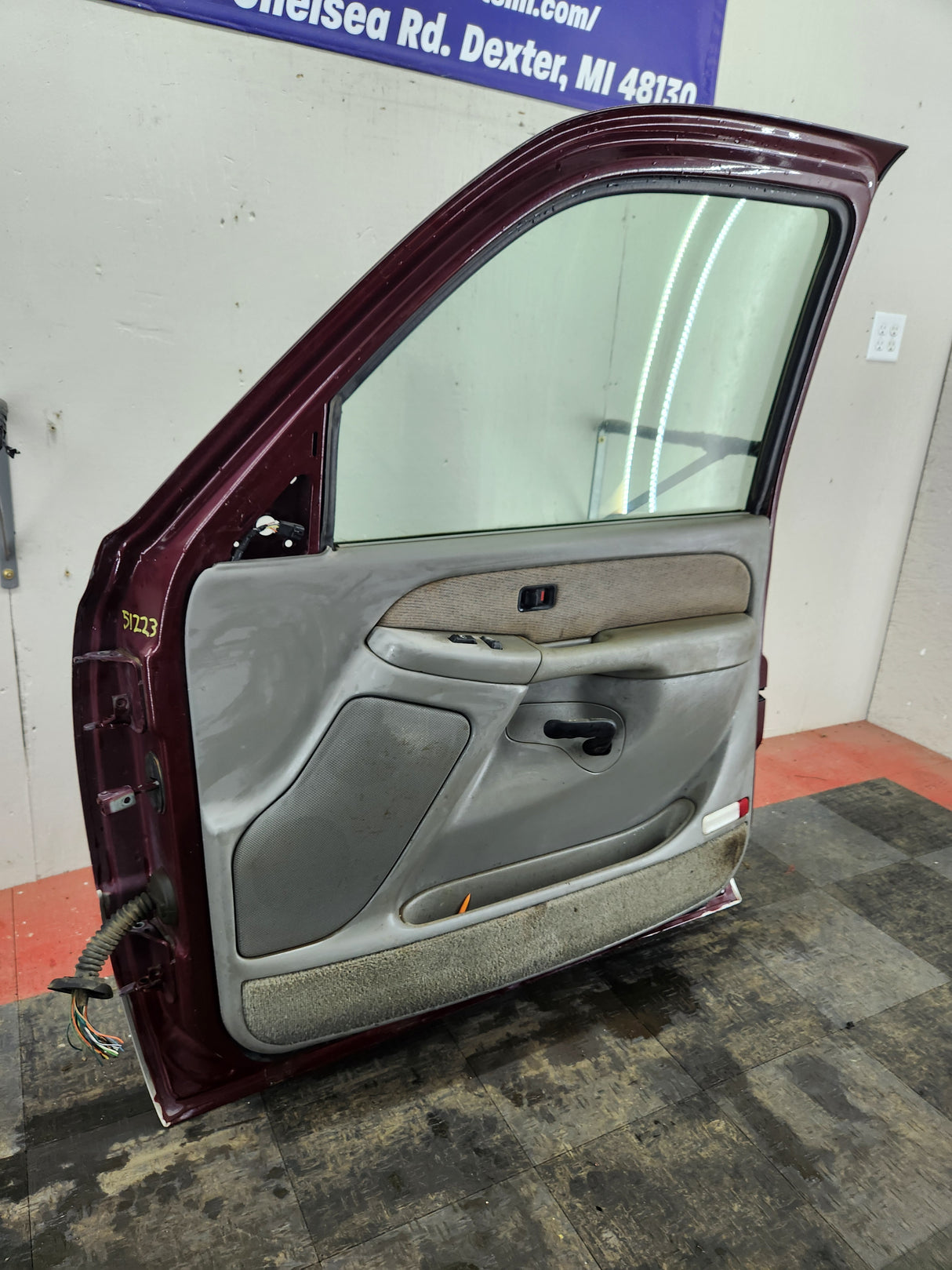1999-2006 Chevrolet Silverado / GMC Sierra 1500 2500 3500 HD Front Passenger side Door RH