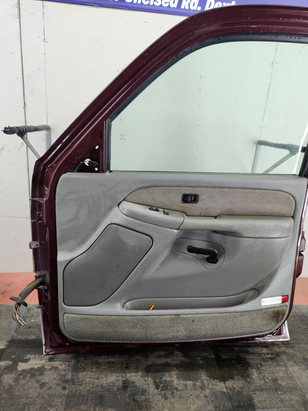 1999-2006 Chevrolet Silverado / GMC Sierra 1500 2500 3500 HD Front Passenger side Door RH