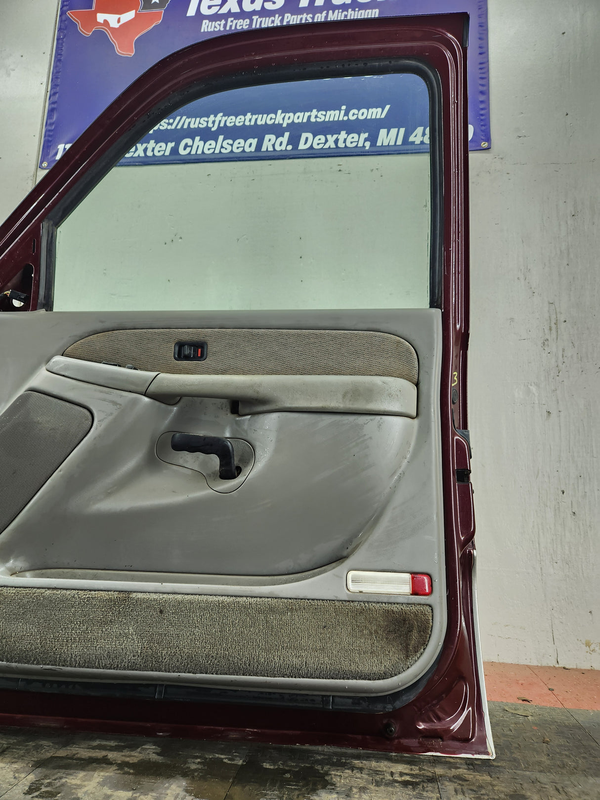 1999-2006 Chevrolet Silverado / GMC Sierra 1500 2500 3500 HD Front Passenger side Door RH