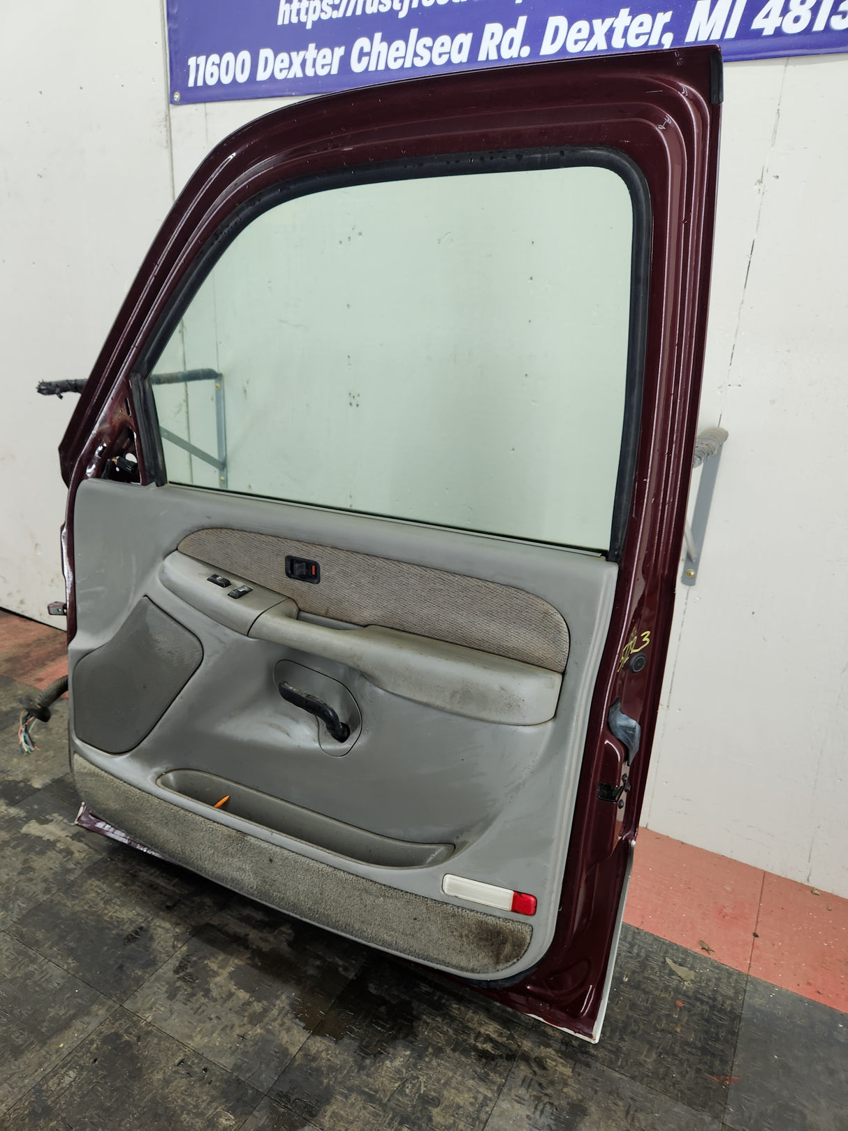 1999-2006 Chevrolet Silverado / GMC Sierra 1500 2500 3500 HD Front Passenger side Door RH