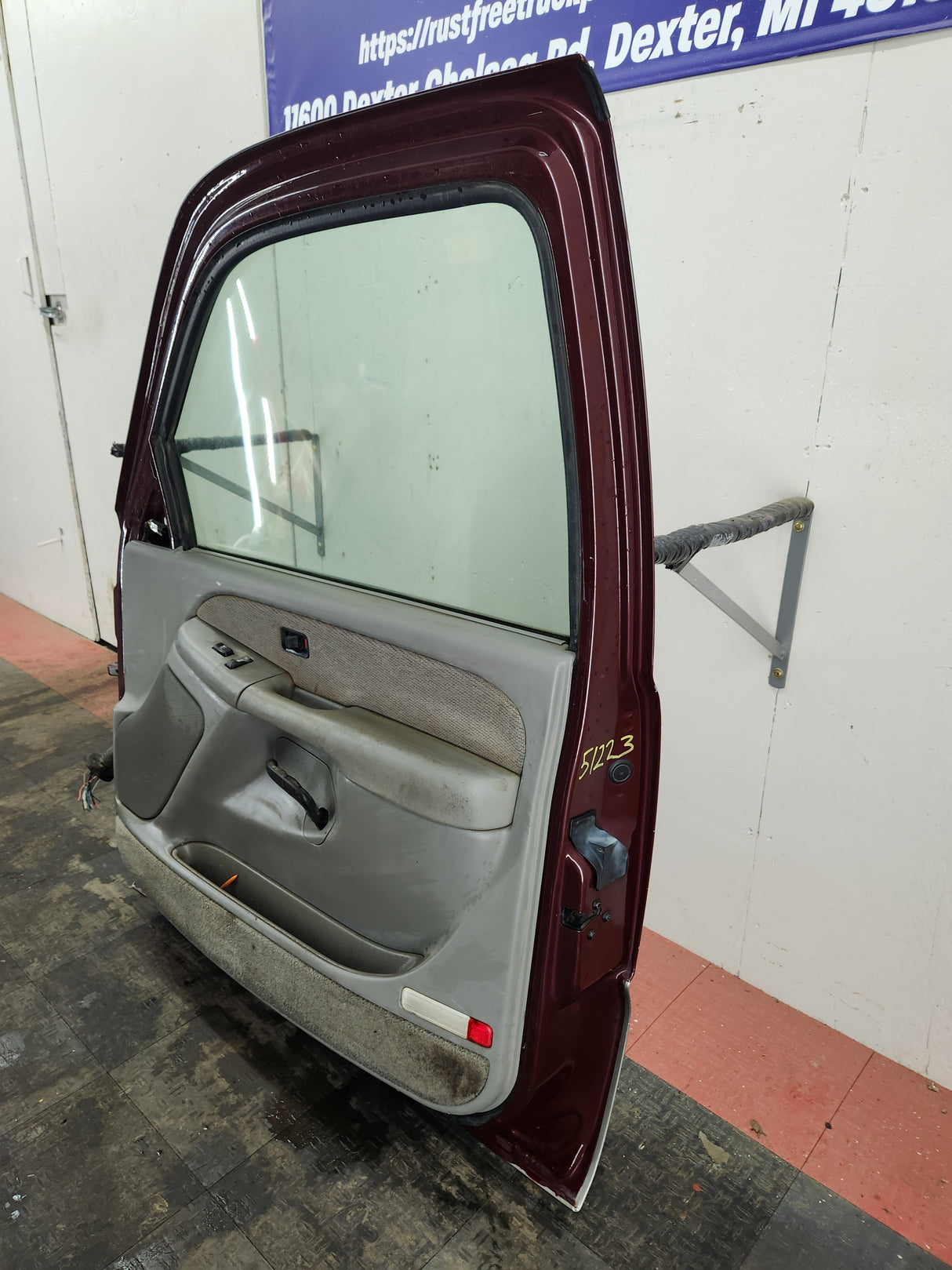 1999-2006 Chevrolet Silverado / GMC Sierra 1500 2500 3500 HD Front Passenger side Door RH