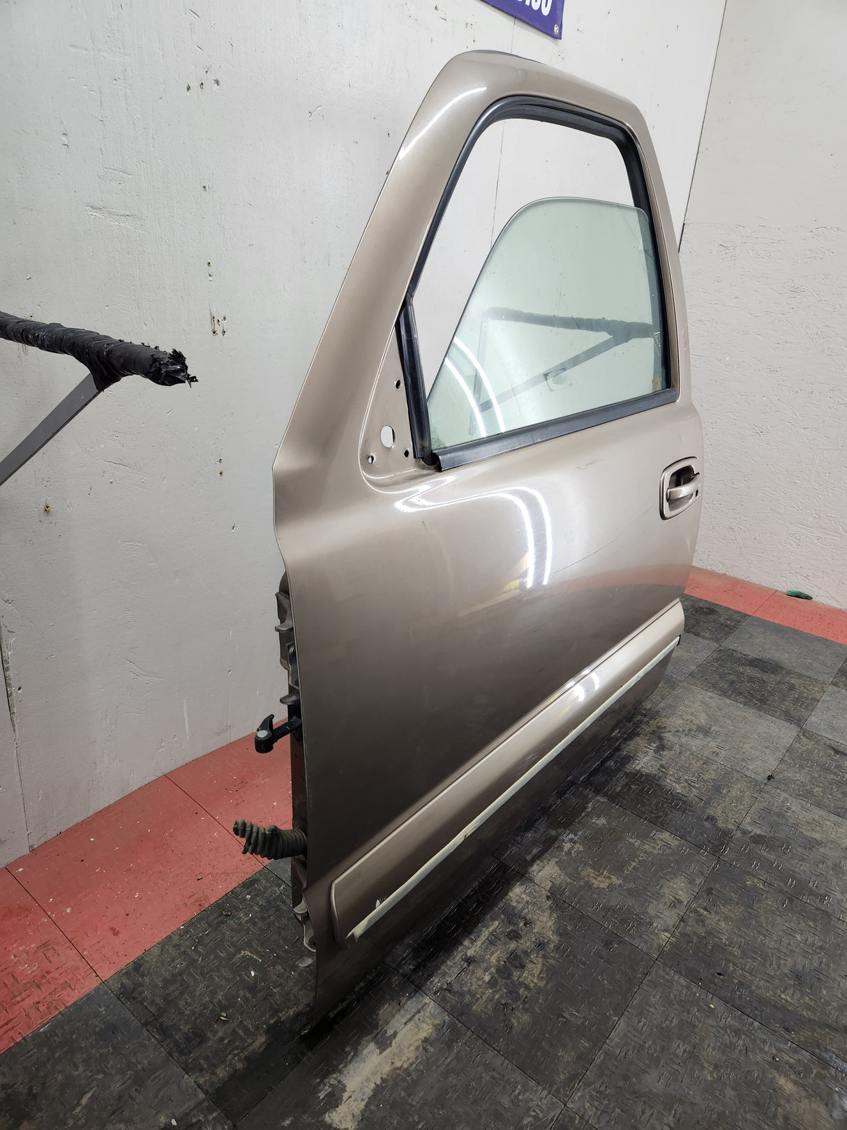 1999-2006 Chevrolet Silverado / GMC Sierra 1500 2500 3500 HD Front Driver side Door LH
