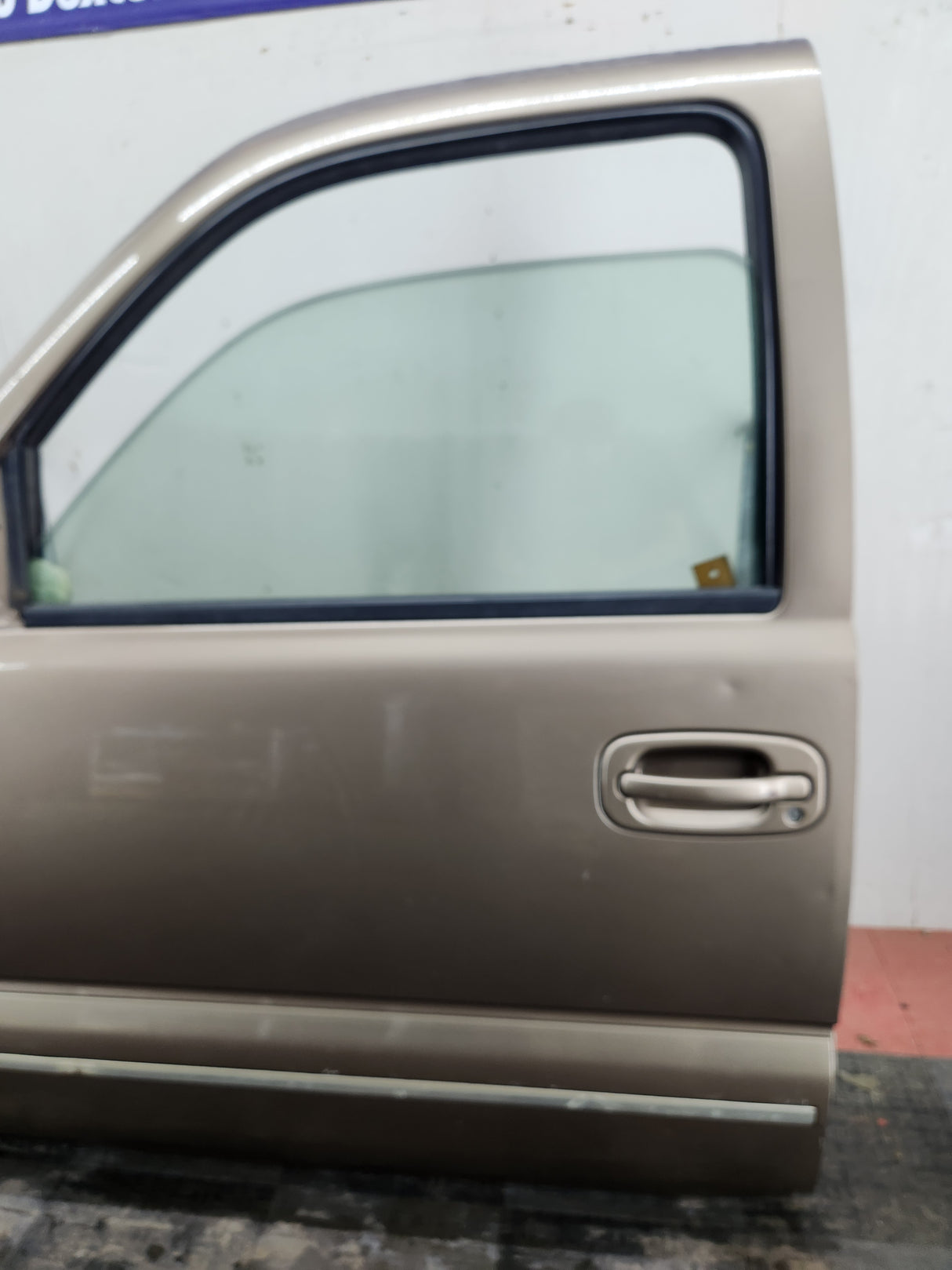 1999-2006 Chevrolet Silverado / GMC Sierra 1500 2500 3500 HD Front Driver side Door LH