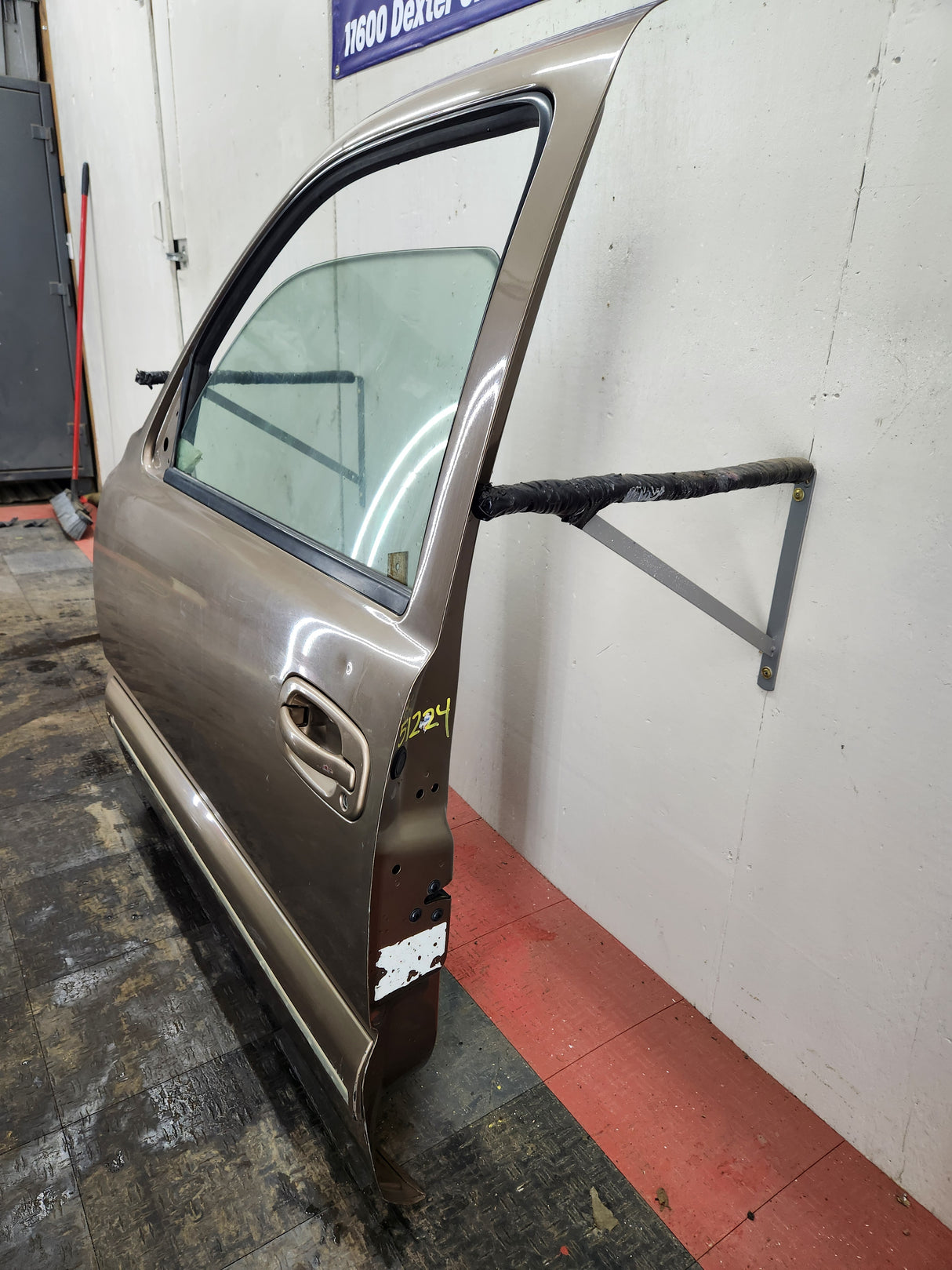 1999-2006 Chevrolet Silverado / GMC Sierra 1500 2500 3500 HD Front Driver side Door LH