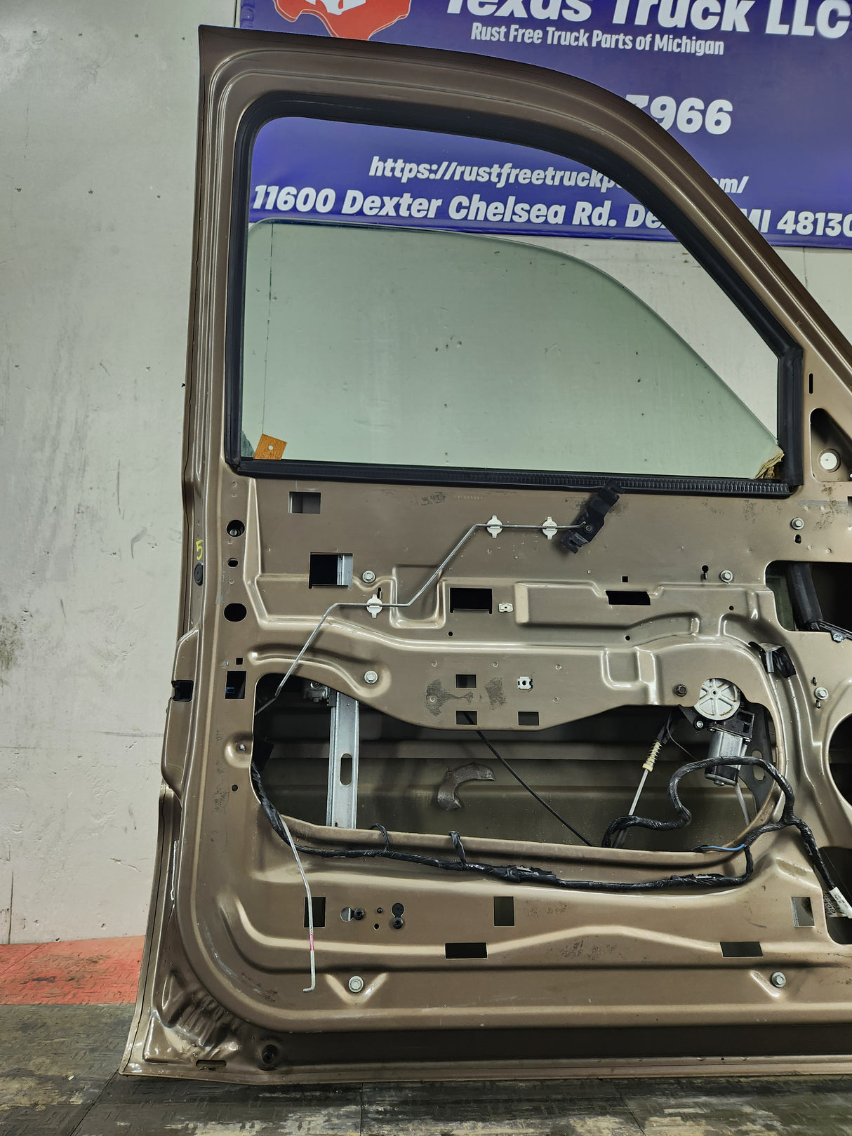 1999-2006 Chevrolet Silverado / GMC Sierra 1500 2500 3500 HD Front Driver side Door LH