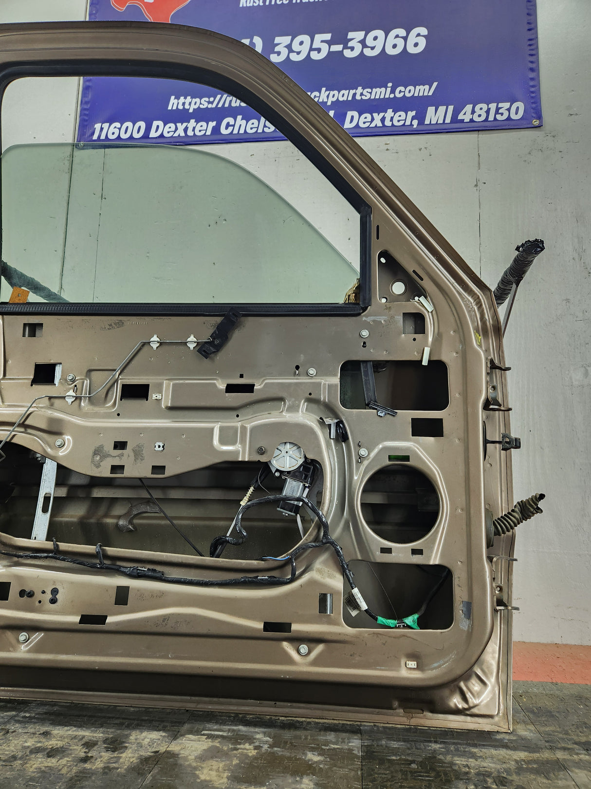 1999-2006 Chevrolet Silverado / GMC Sierra 1500 2500 3500 HD Front Driver side Door LH