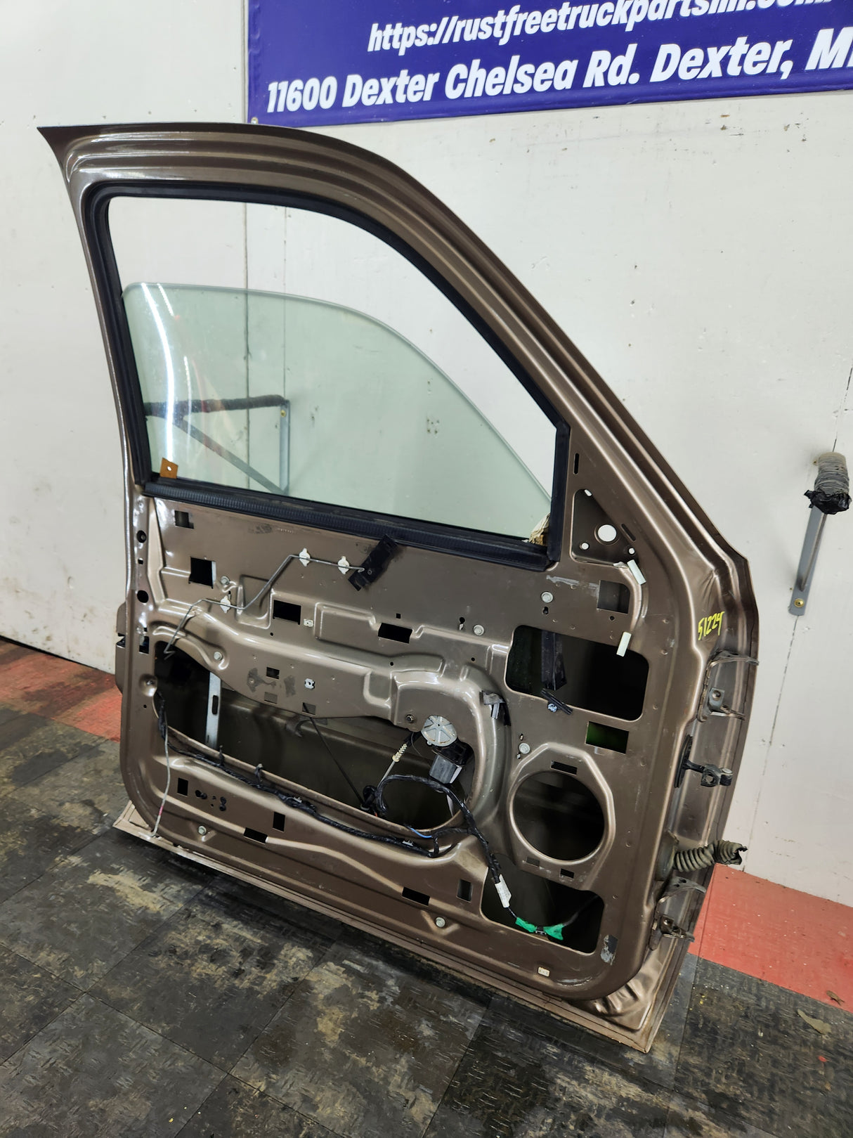 1999-2006 Chevrolet Silverado / GMC Sierra 1500 2500 3500 HD Front Driver side Door LH