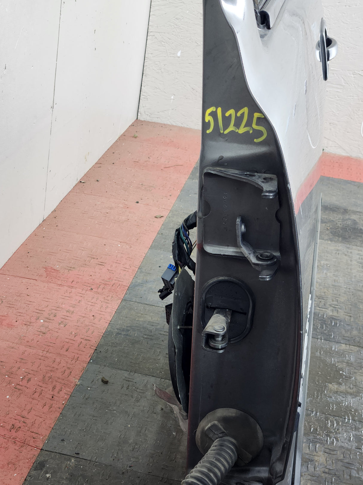 1999-2006 Chevrolet Silverado / GMC Sierra 1500 2500 3500 HD Driver Side Front Door LH