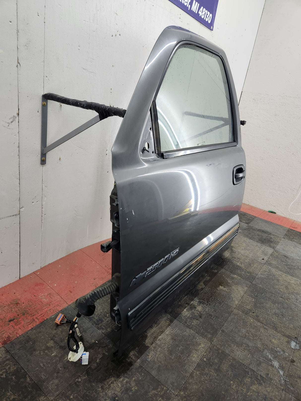 1999-2006 Chevrolet Silverado / GMC Sierra 1500 2500 3500 HD Driver Side Front Door LH