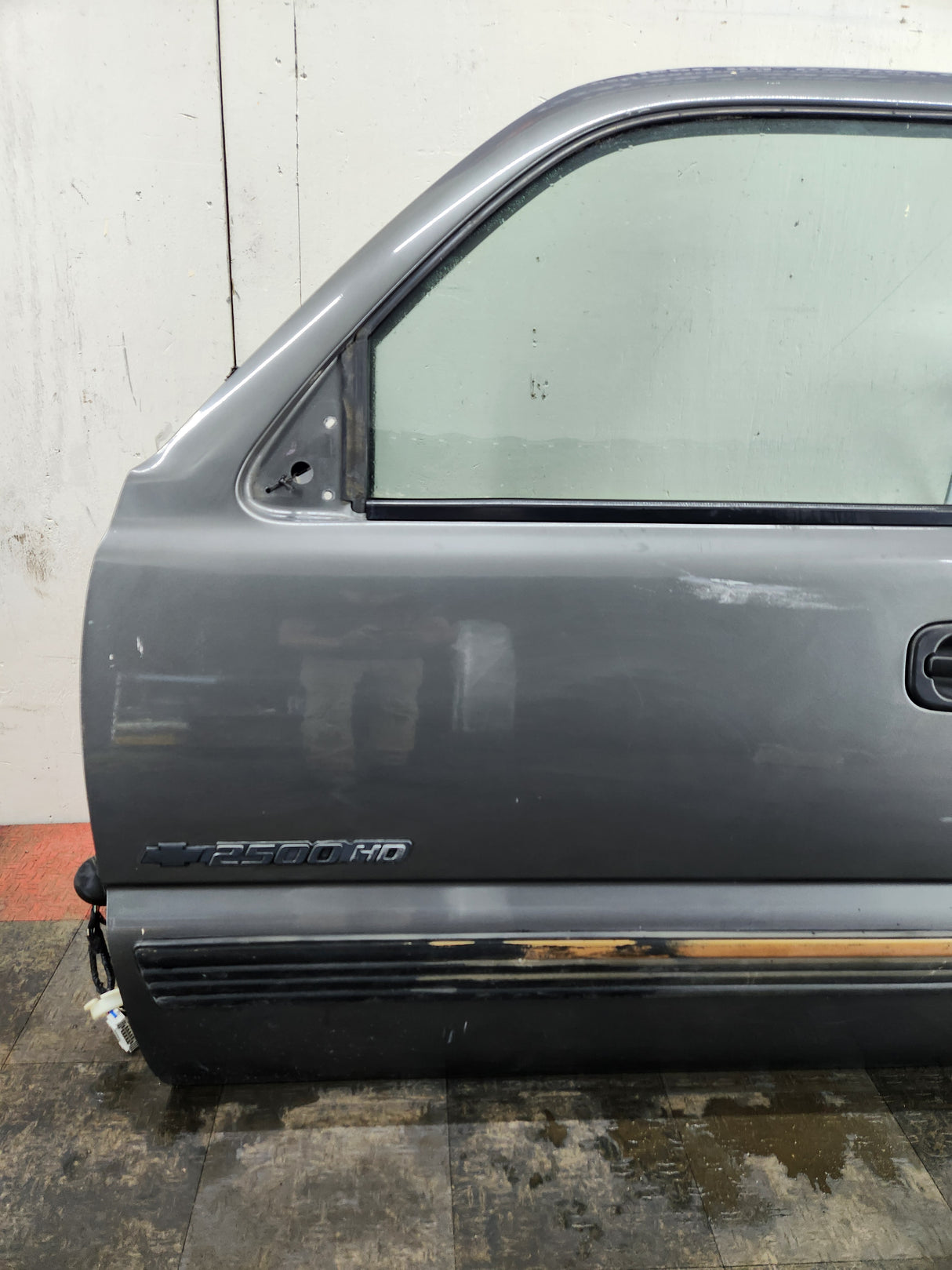 1999-2006 Chevrolet Silverado / GMC Sierra 1500 2500 3500 HD Driver Side Front Door LH